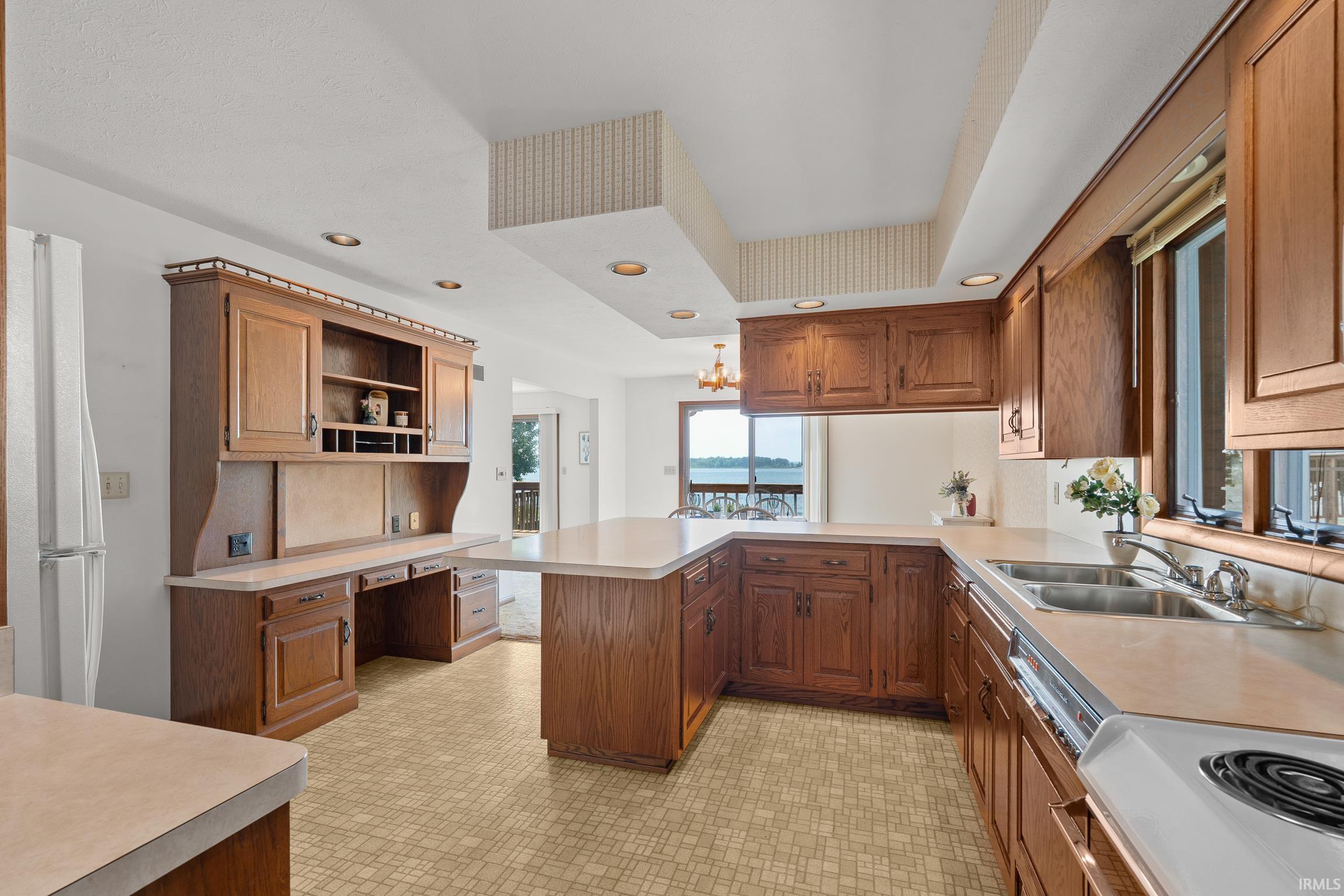 Photo 22 of 727 E Northshore Drive