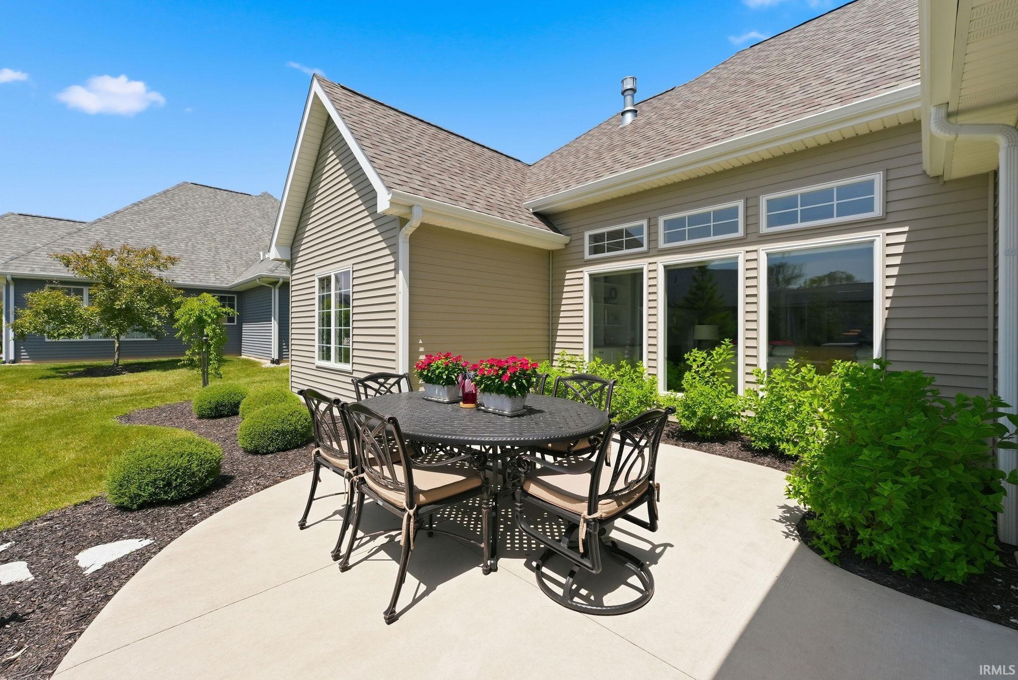 Concrete patio featuring a curved edge