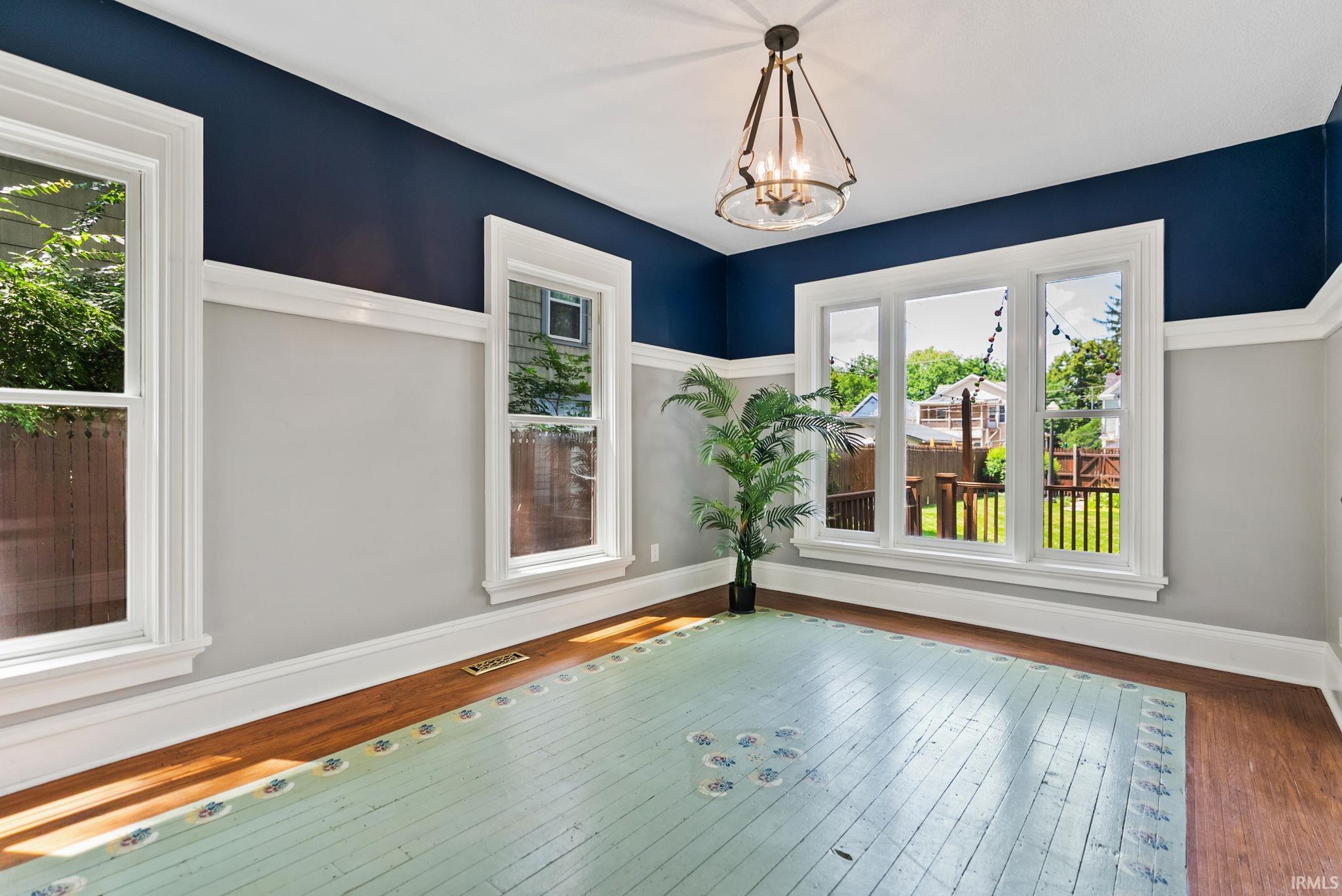 Photo 14 of 1310 W Jefferson Boulevard