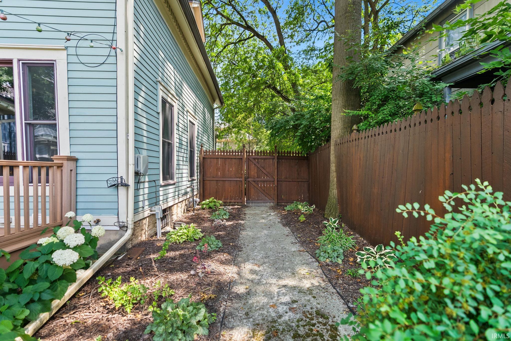 Photo 33 of 1310 W Jefferson Boulevard