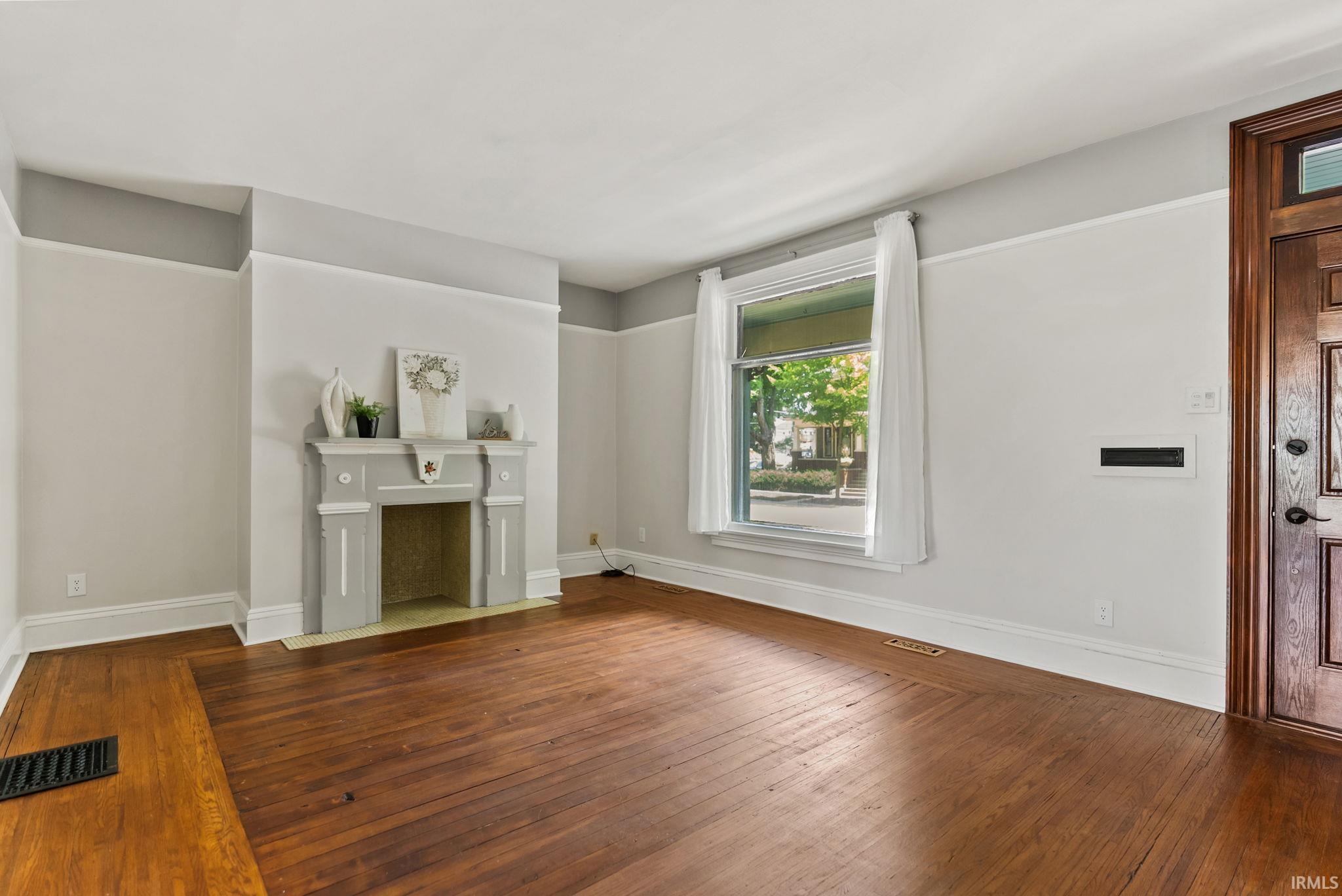 Photo 6 of 1310 W Jefferson Boulevard