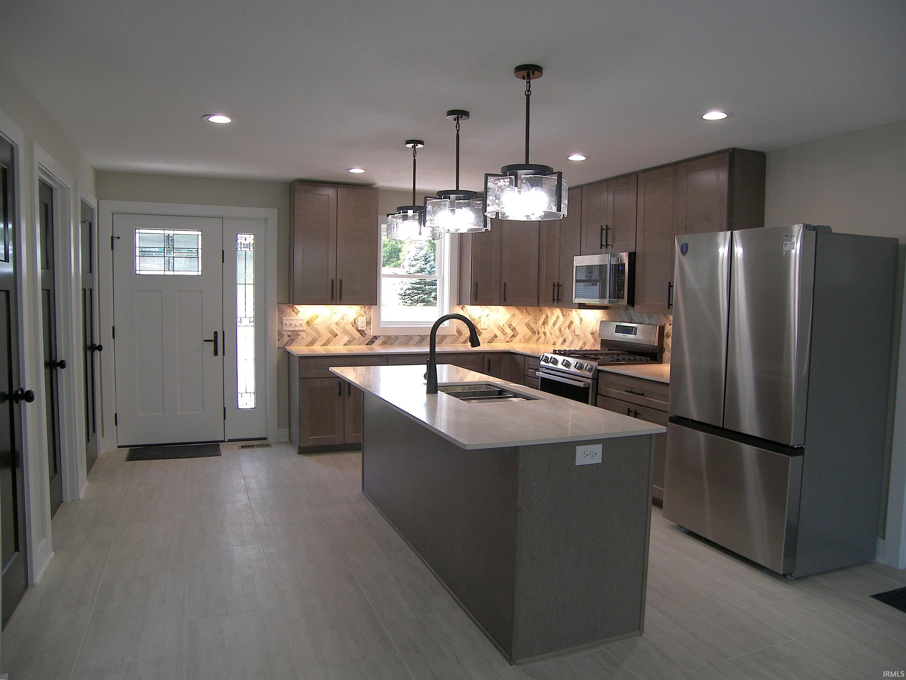 Photo 8 of 2906 E Armstrong Road