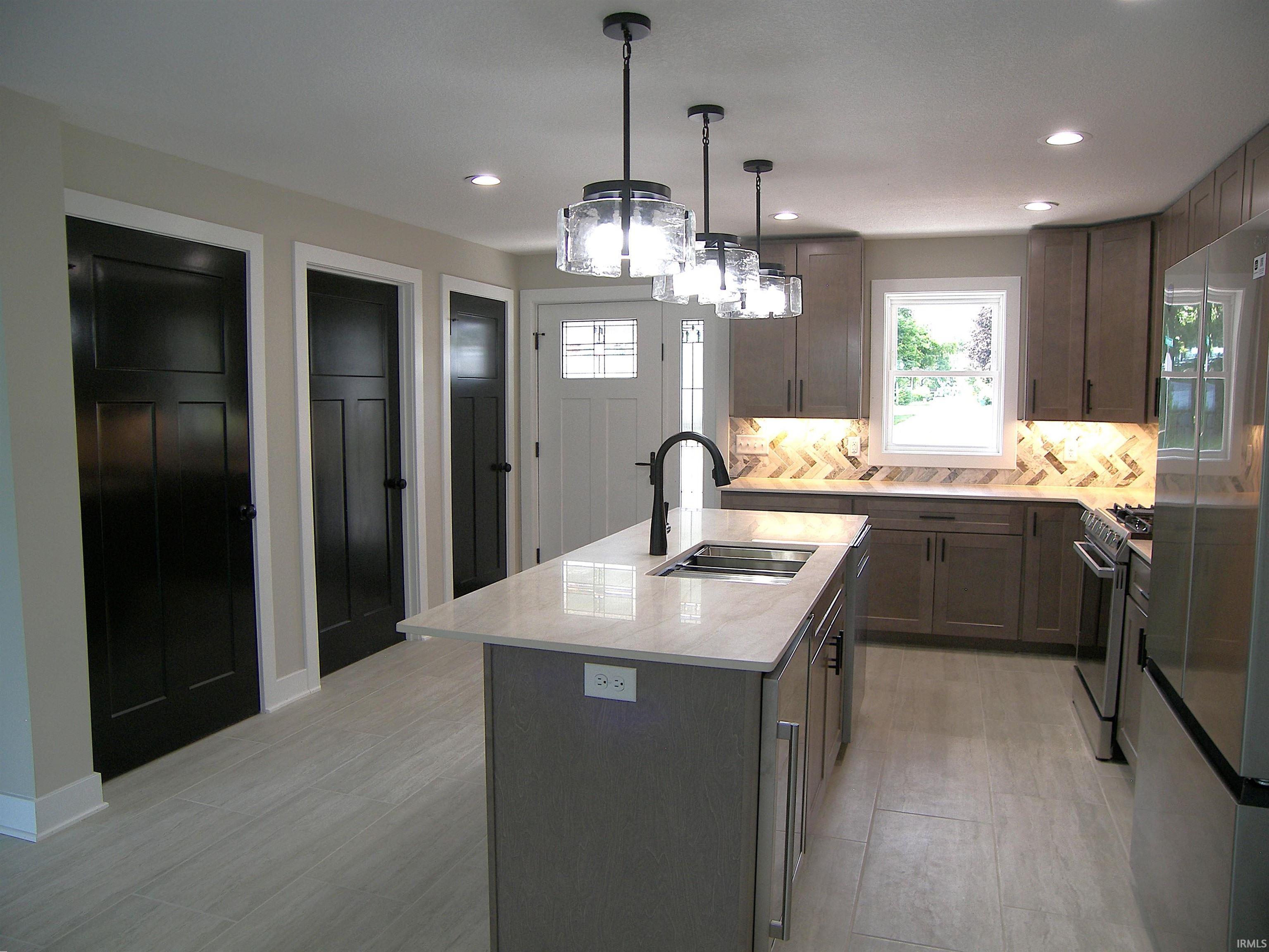 Photo 9 of 2906 E Armstrong Road