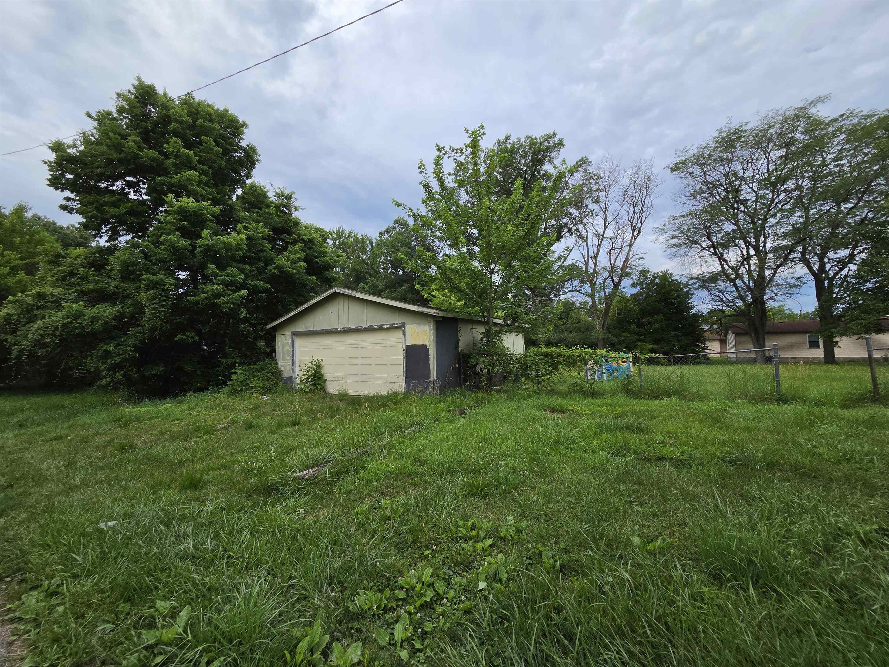 Photo 18 of 2524 Manford Street