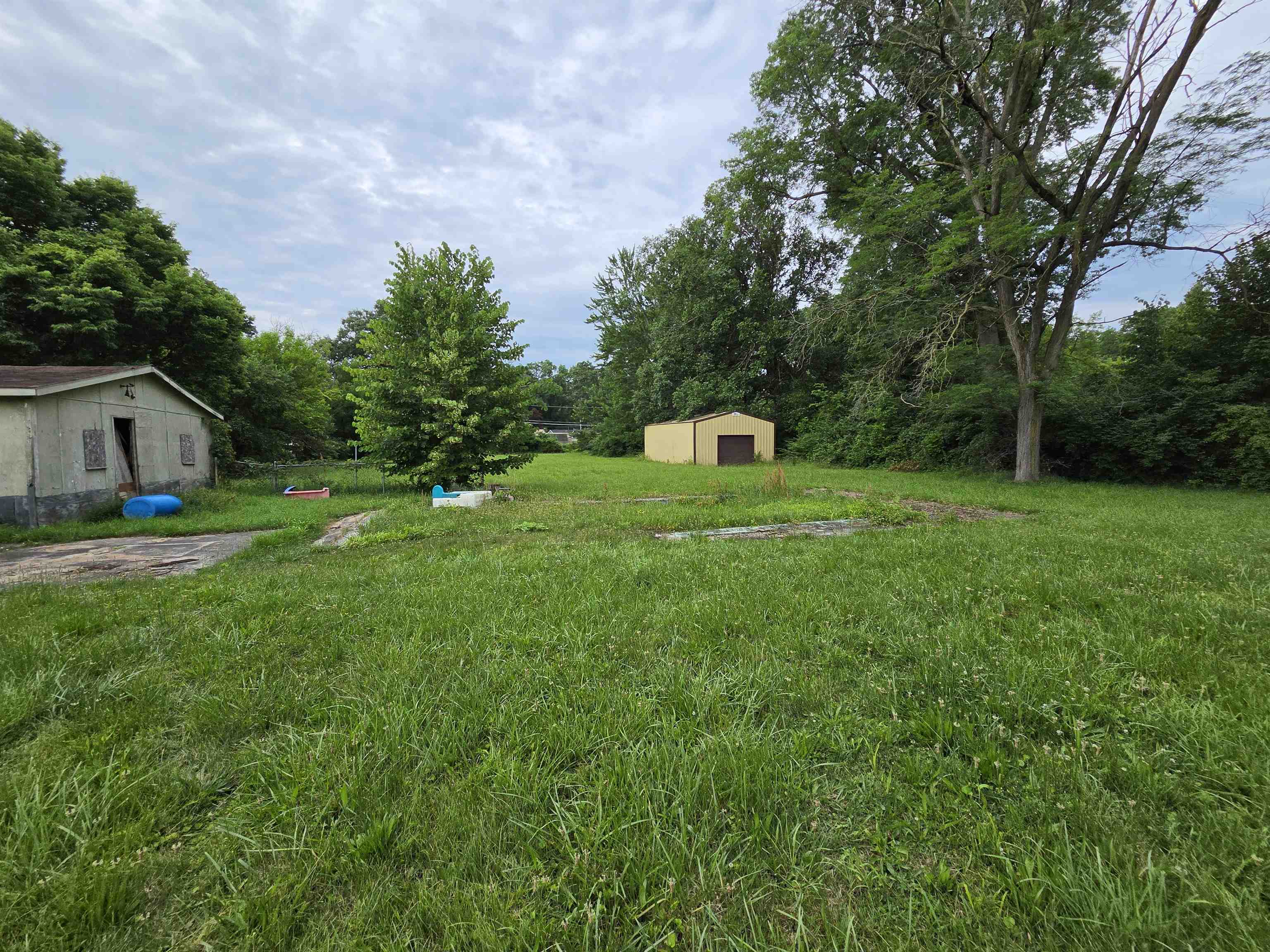 Photo 3 of 2524 Manford Street