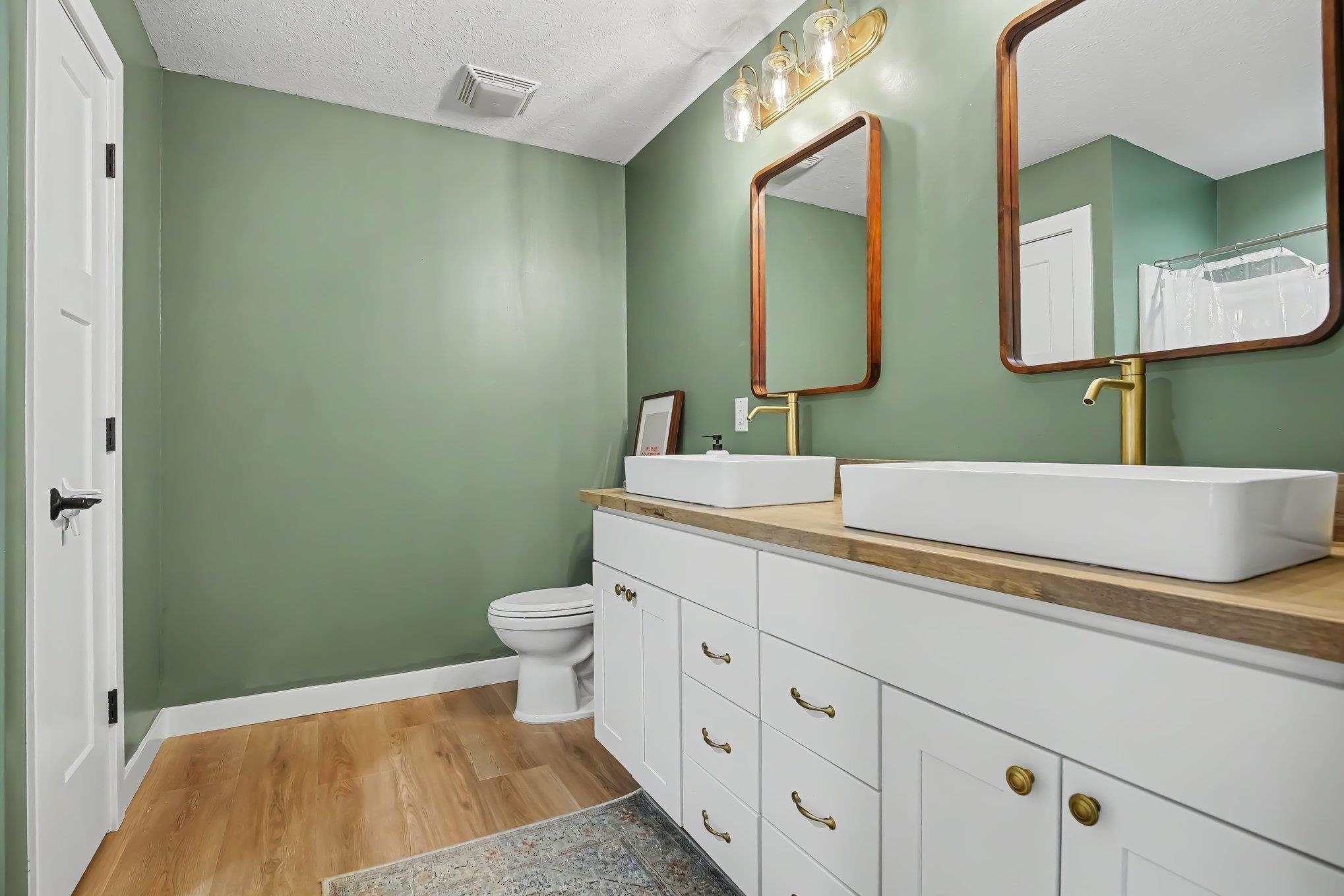 Dual vessel sinks