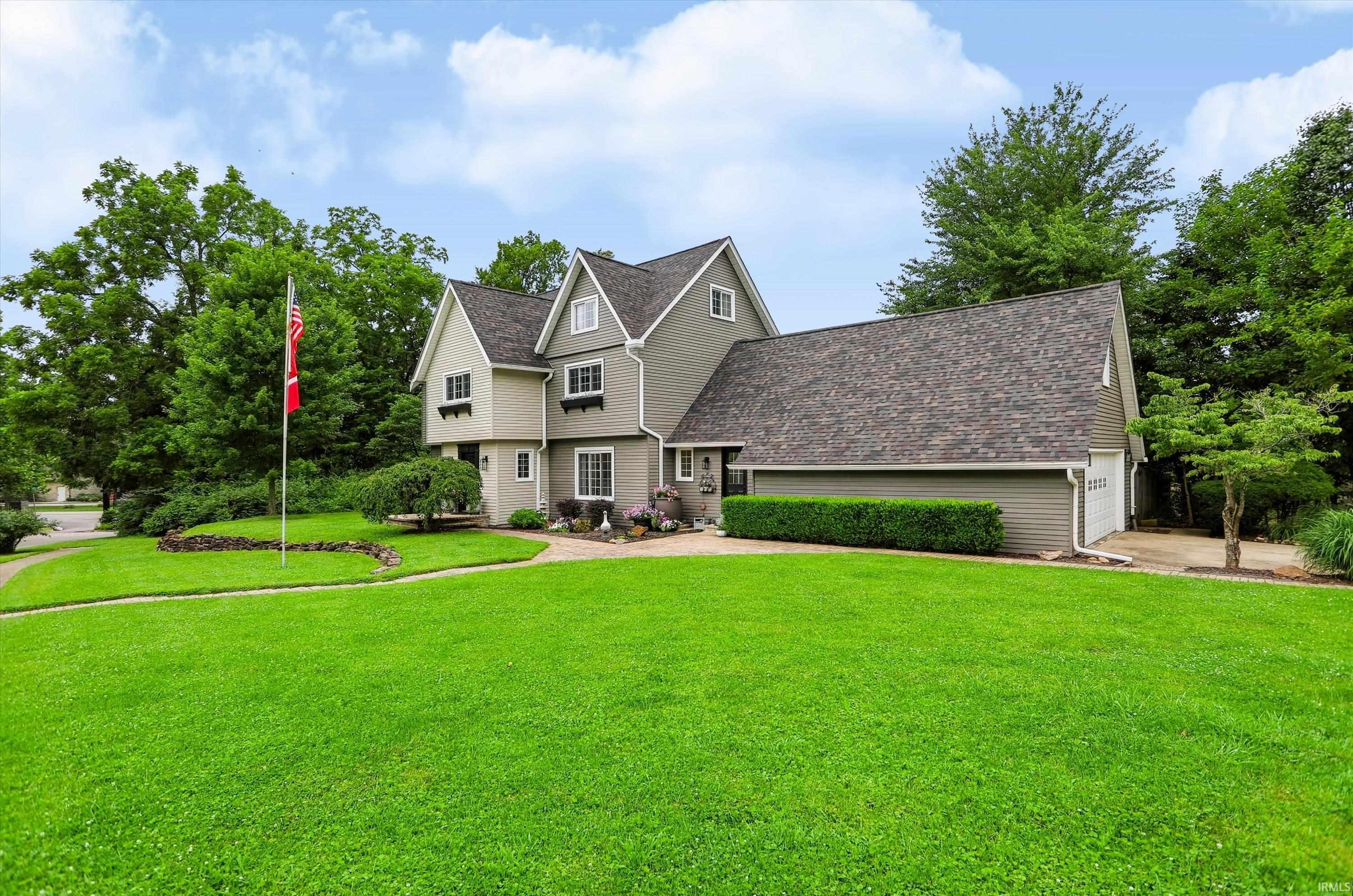 2nd image of 109 E Blue Ridge Dr, Bloomington, IN 47408 | MLS# 202627039