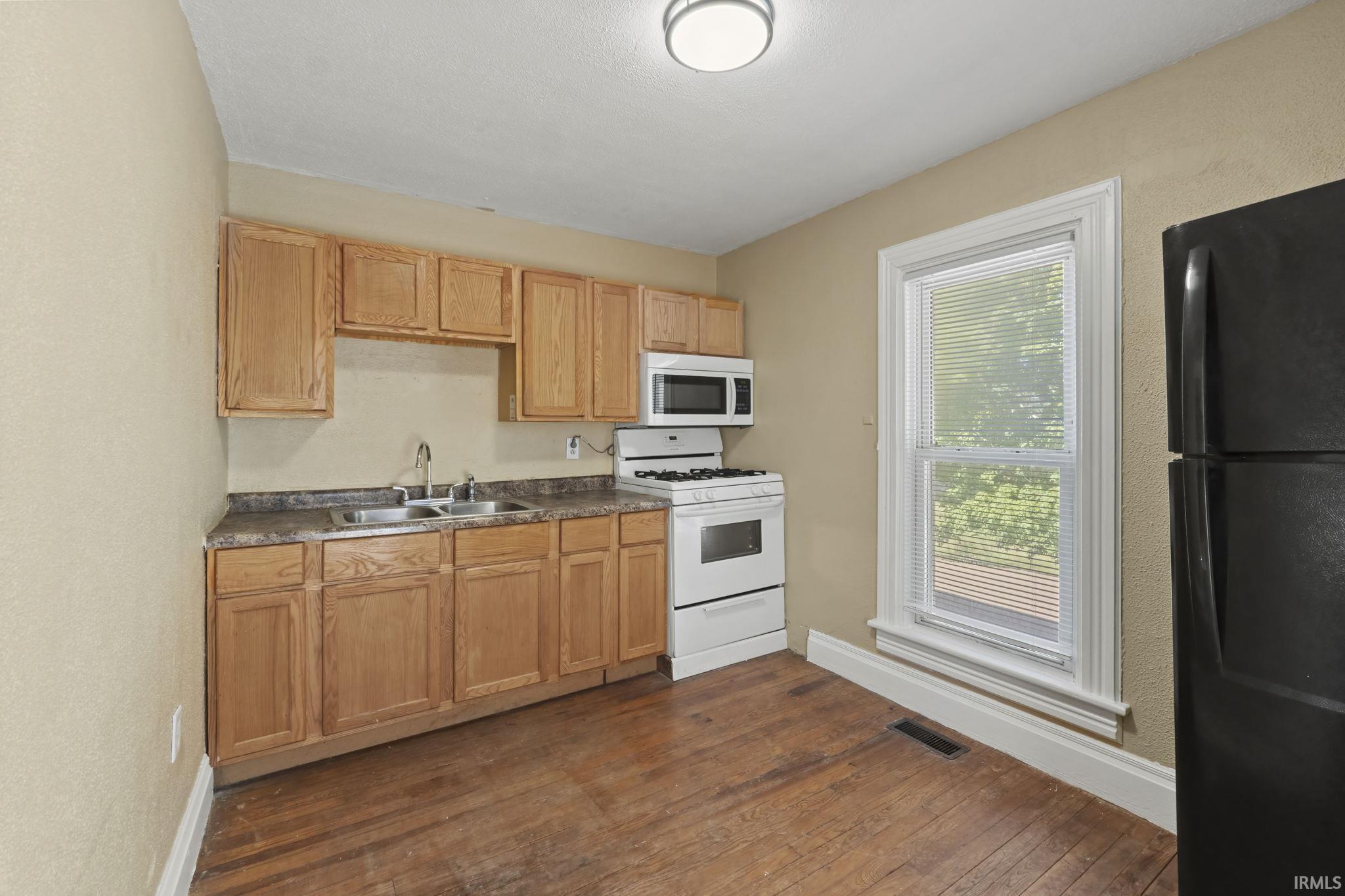 Photo 6 of 426 E Market Street
