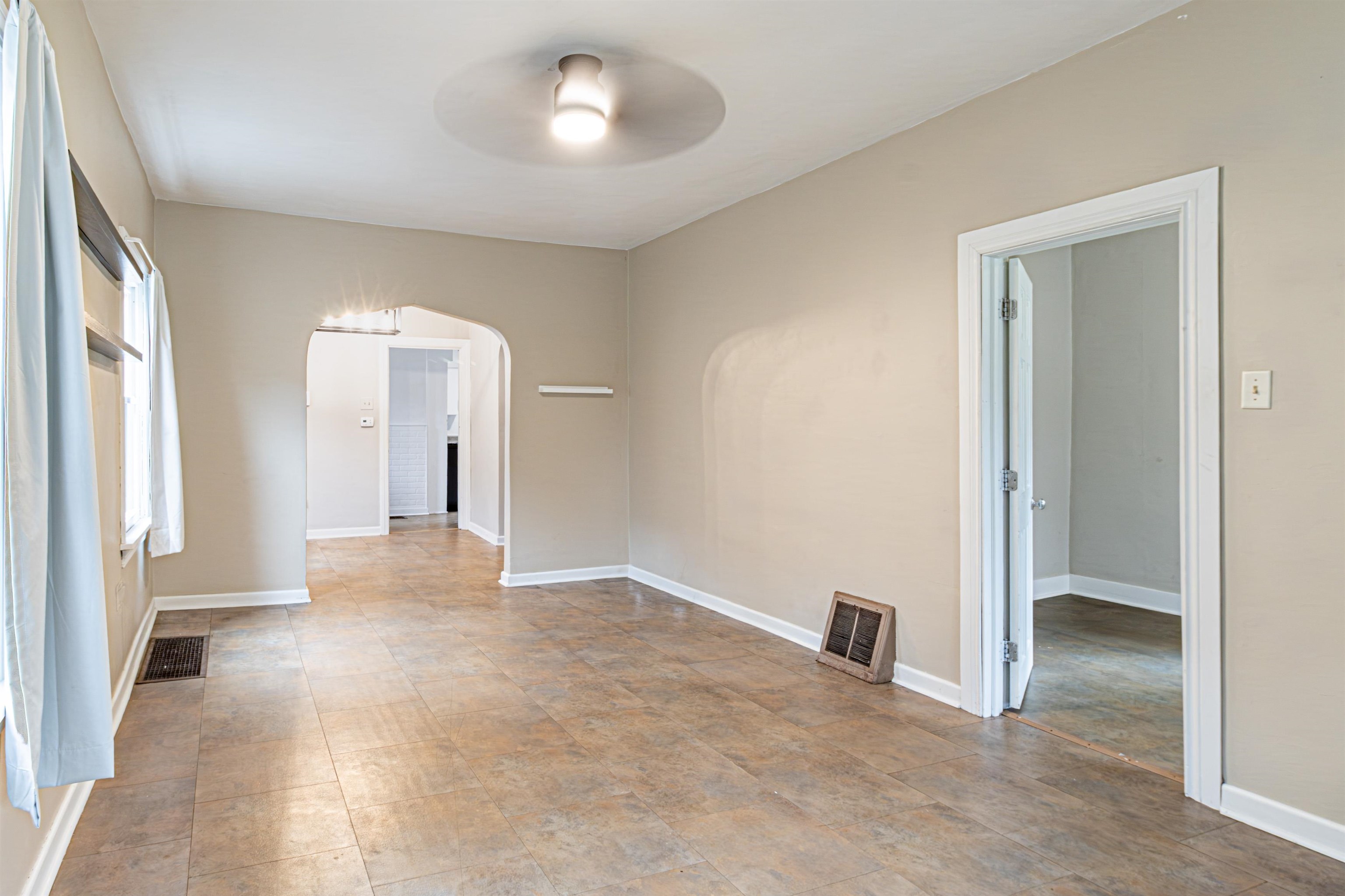 Photo 11 of 915 Delaware Boulevard