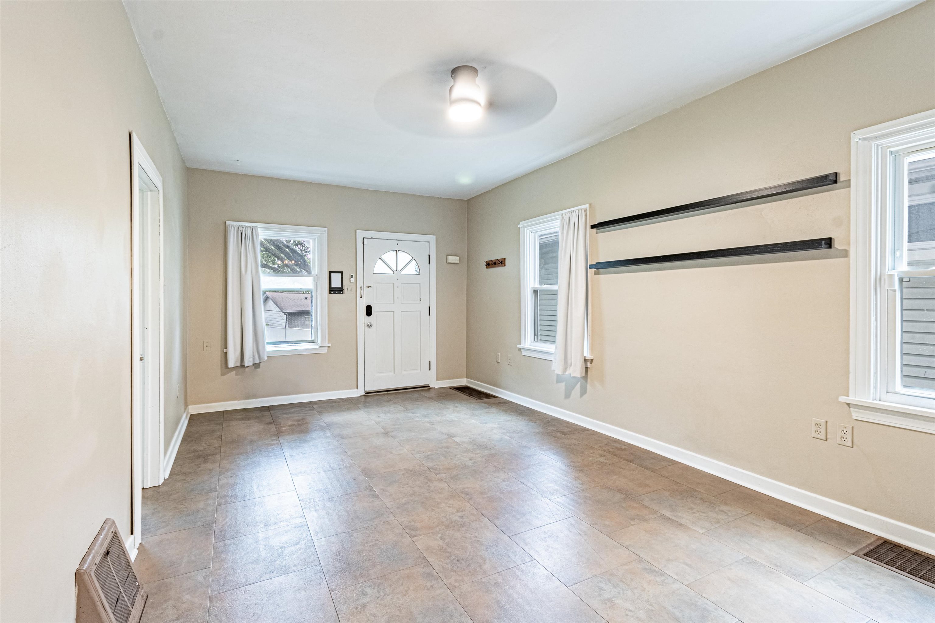 Photo 14 of 915 Delaware Boulevard