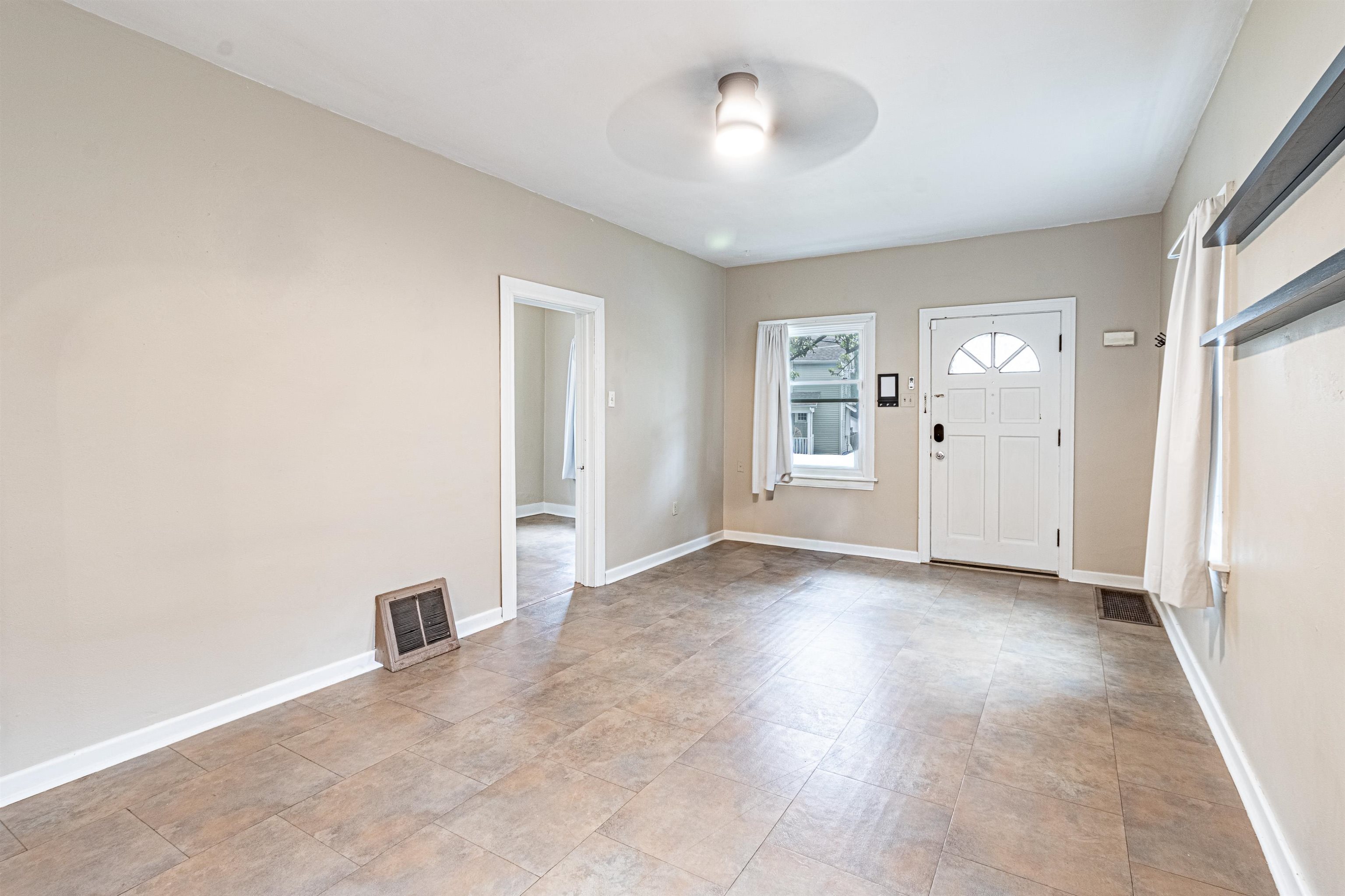 Photo 16 of 915 Delaware Boulevard
