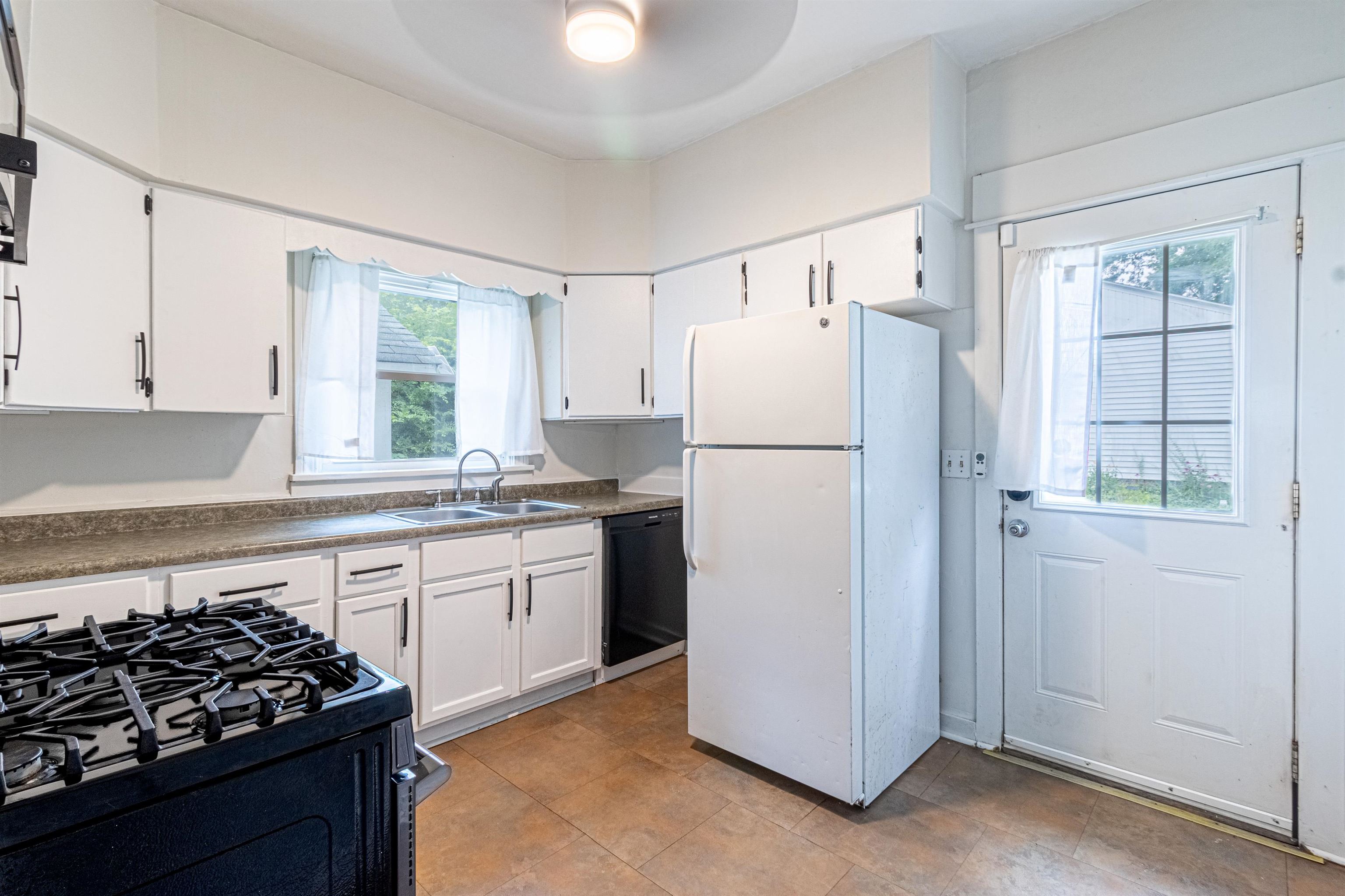 Photo 27 of 915 Delaware Boulevard