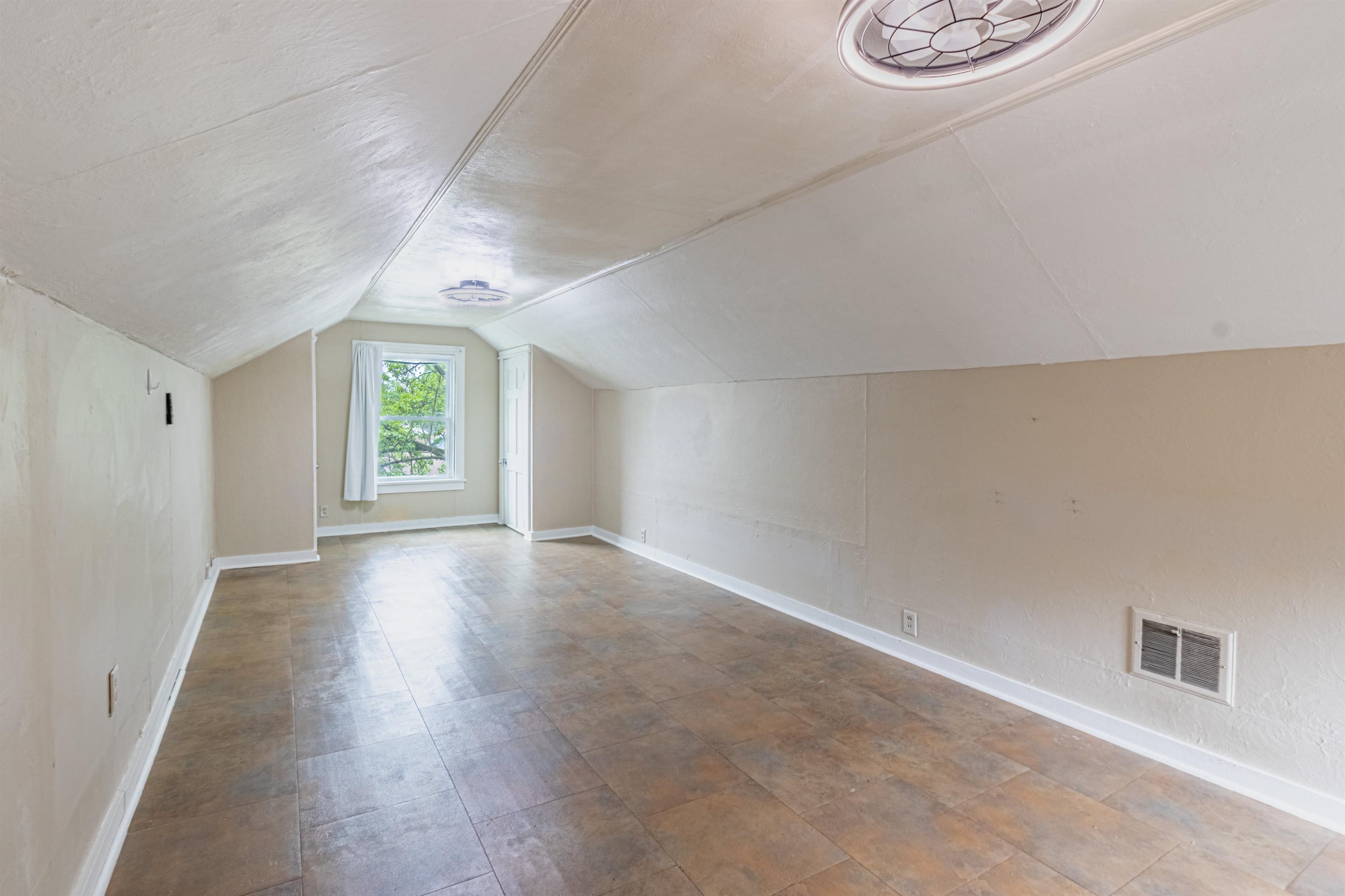 Photo 31 of 915 Delaware Boulevard