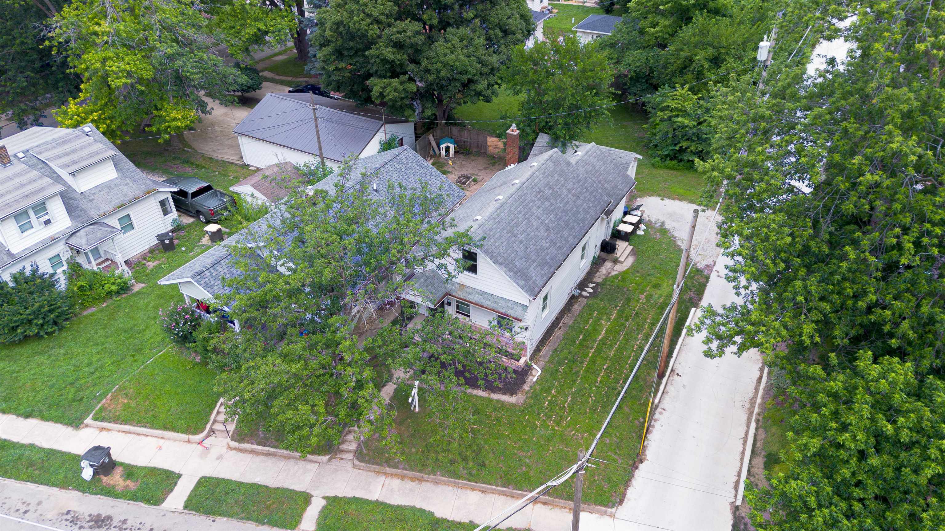 Photo 6 of 915 Delaware Boulevard