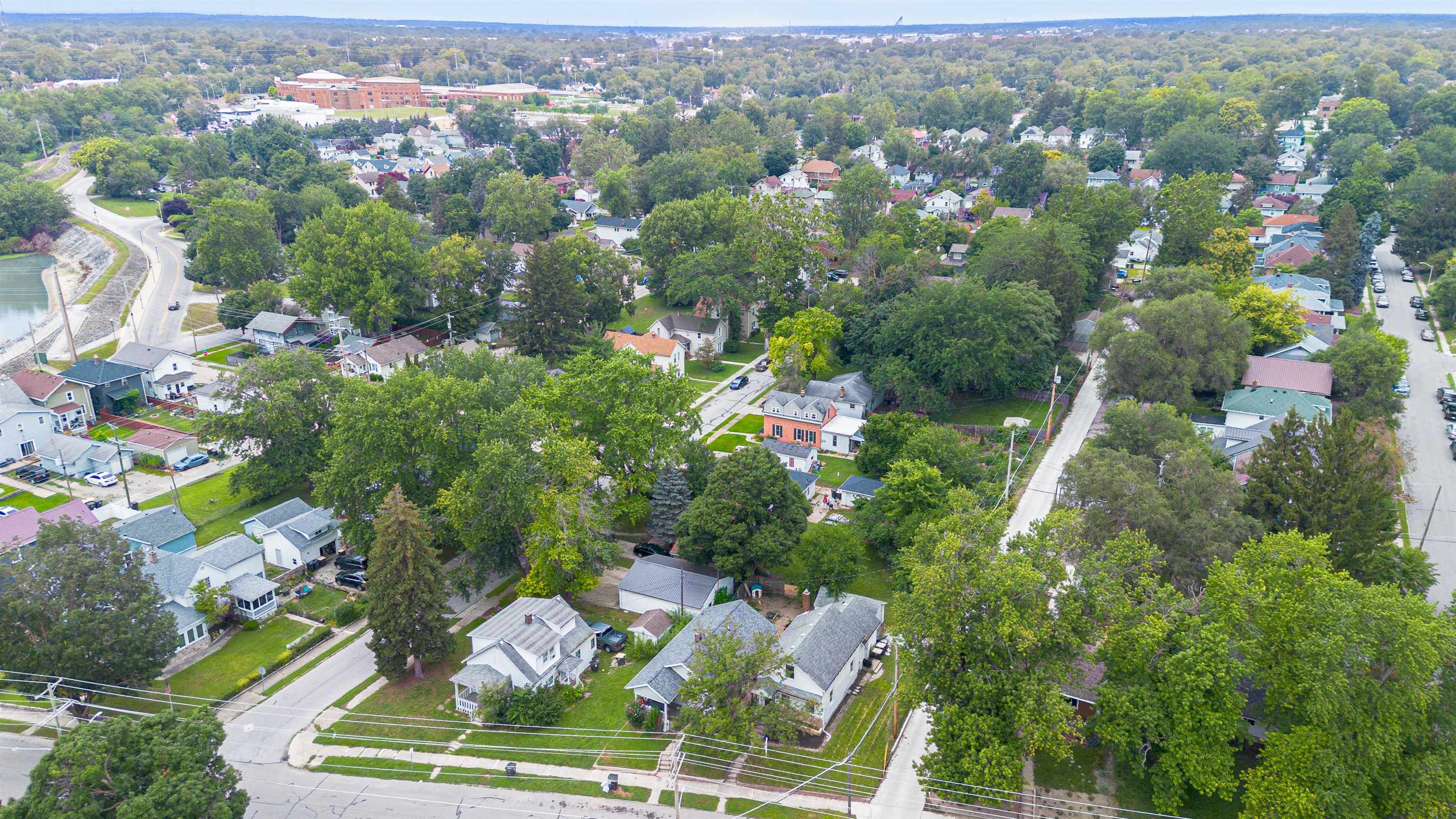 Photo 7 of 915 Delaware Boulevard