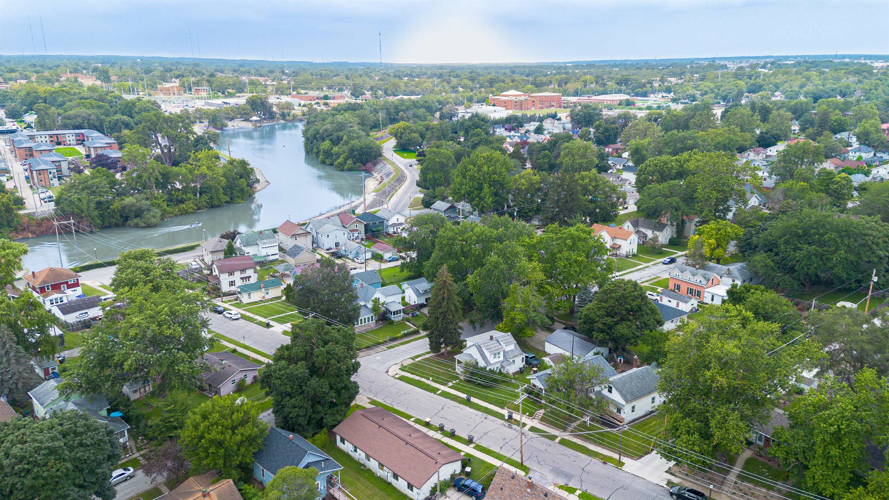 Photo 8 of 915 Delaware Boulevard