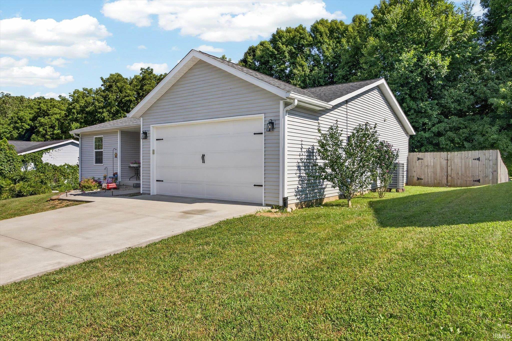 2nd image of 343 W Blackfoot Dr, Ellettsville, IN 47429 | MLS# 202627866