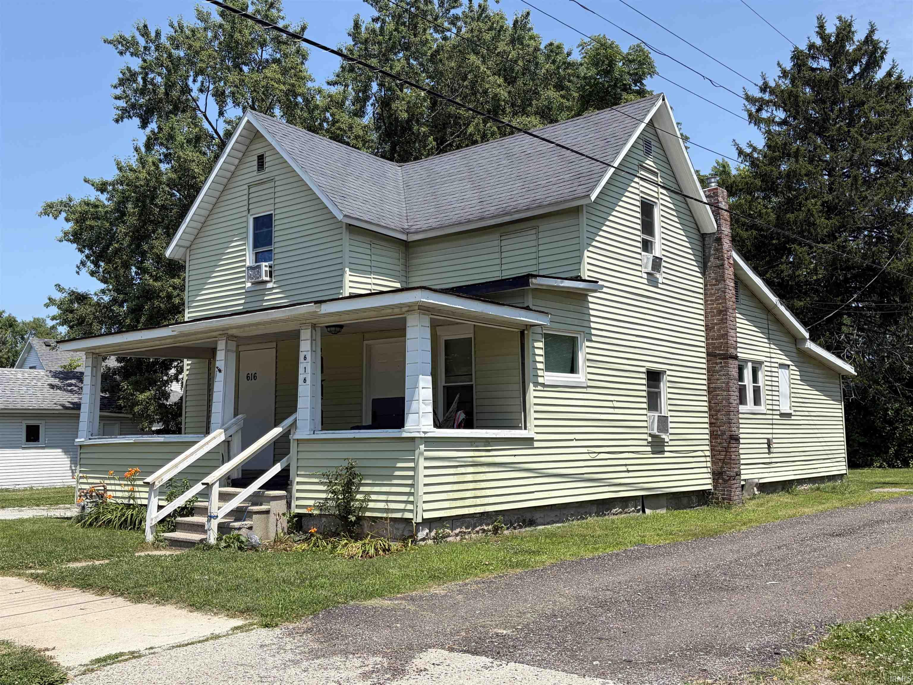 Photo 1 of 616 N Michigan Street