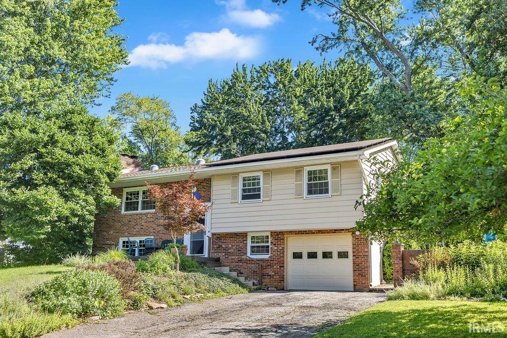 2nd image of 2213 S Sussex Dr, Bloomington, IN 47401 | MLS# 202628121
