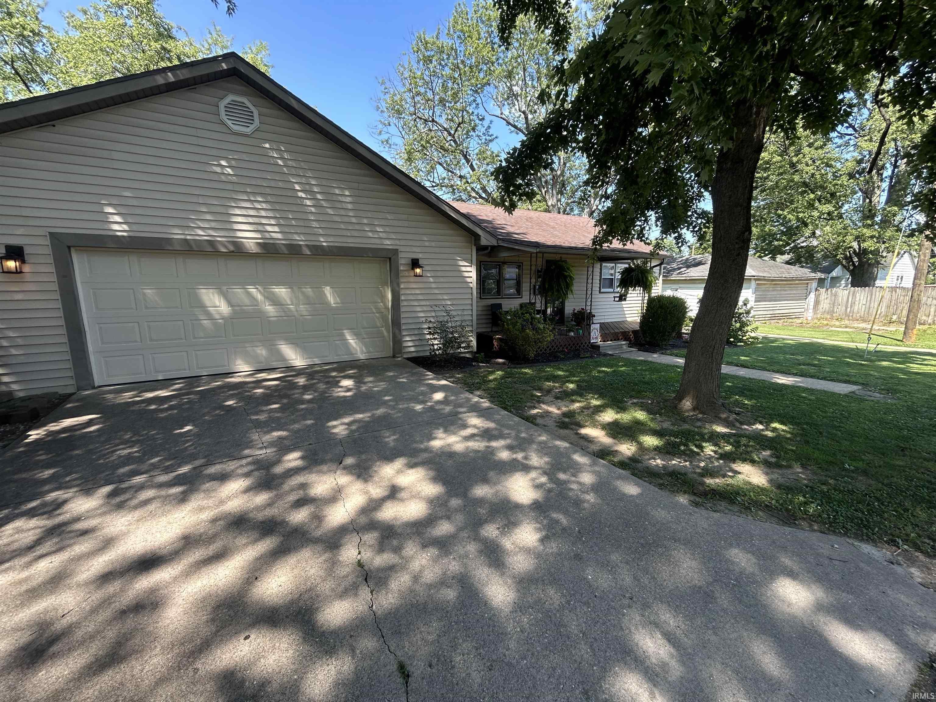 2nd image of 206 S Jefferson St, Bicknell, IN 47512 | MLS# 202628392