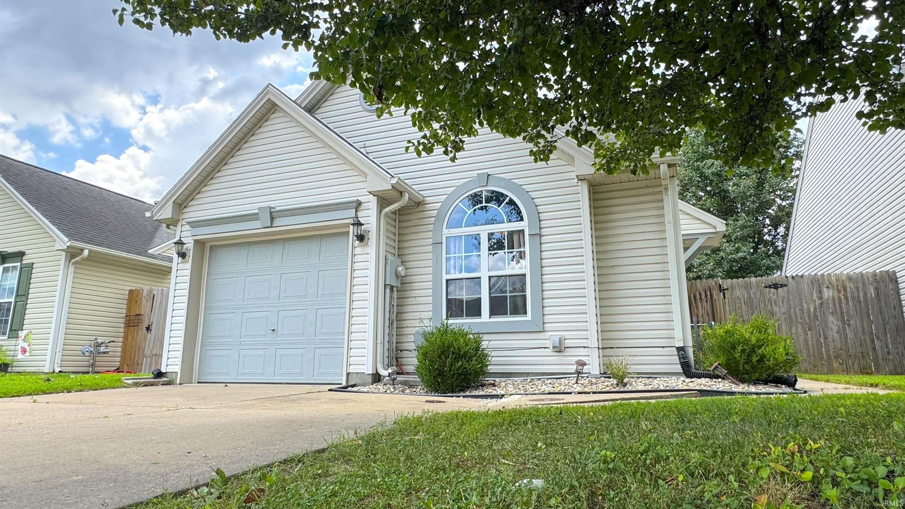 2nd image of 9724 Cayes Dr, Evansville, IN 47725 | MLS# 202628693