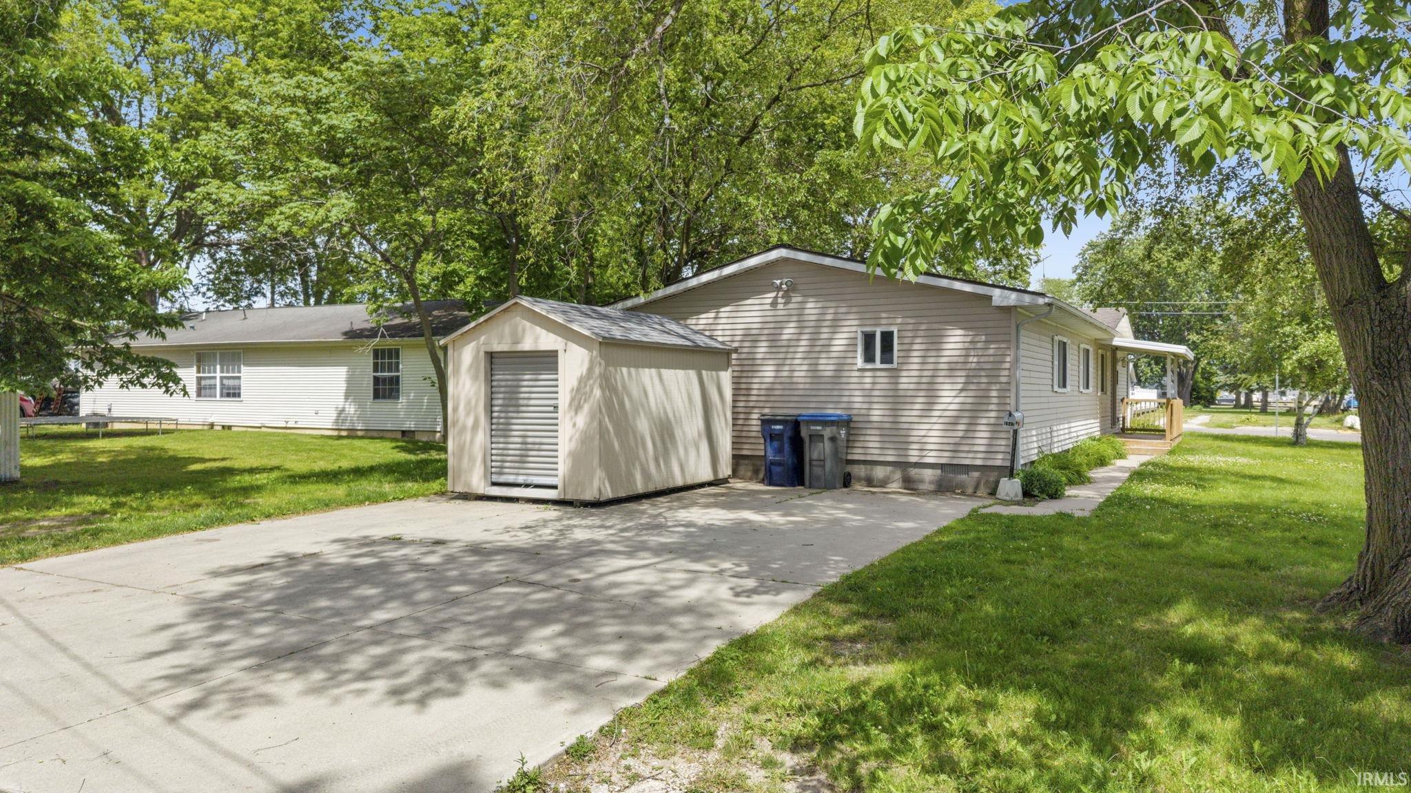2nd image of 1047 E Smith St, Warsaw, IN 46580 | MLS# 202628886