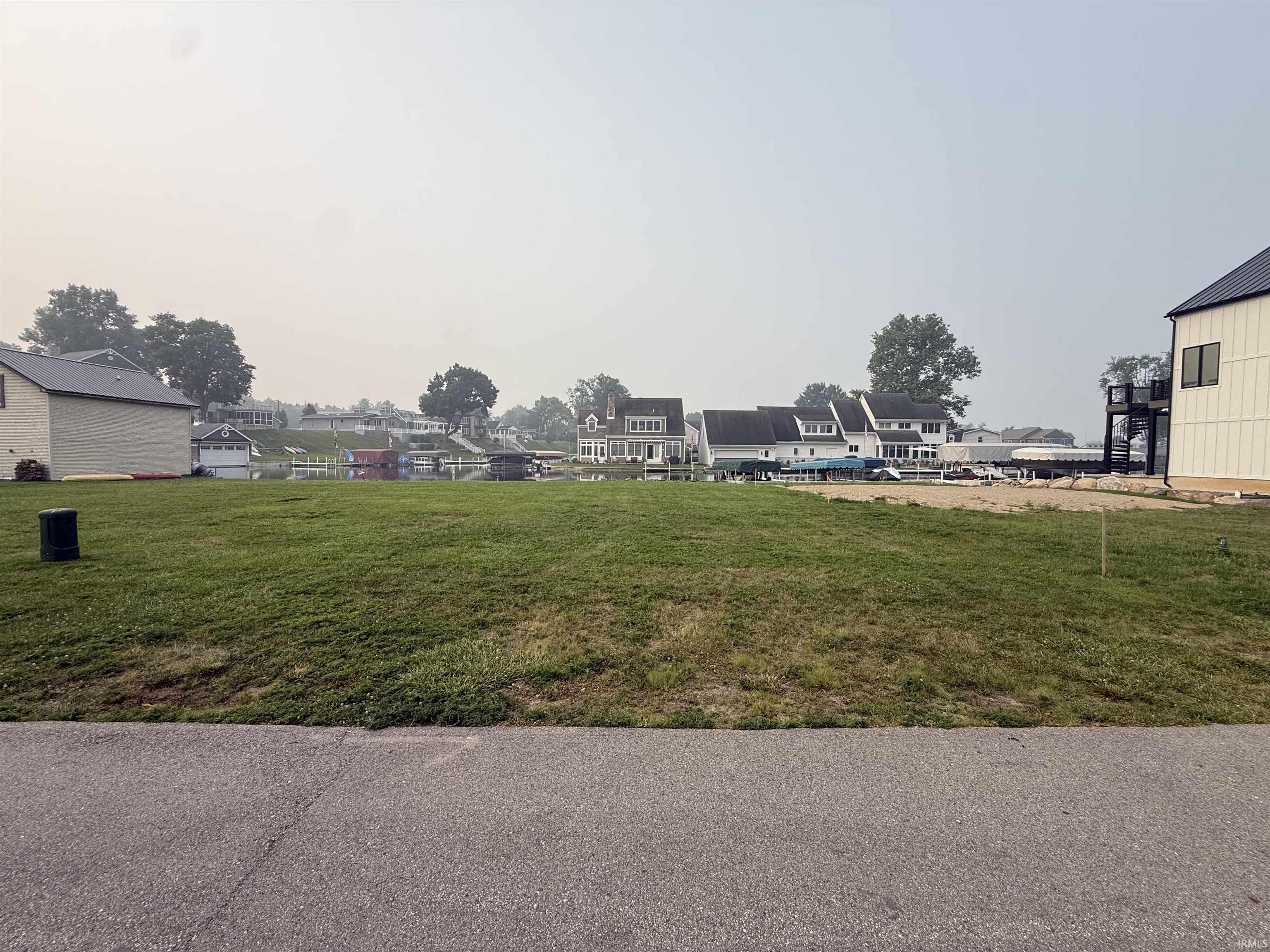 2nd image of 8643 E Smith Dr, Syracuse, IN 46567 | MLS# 202628899