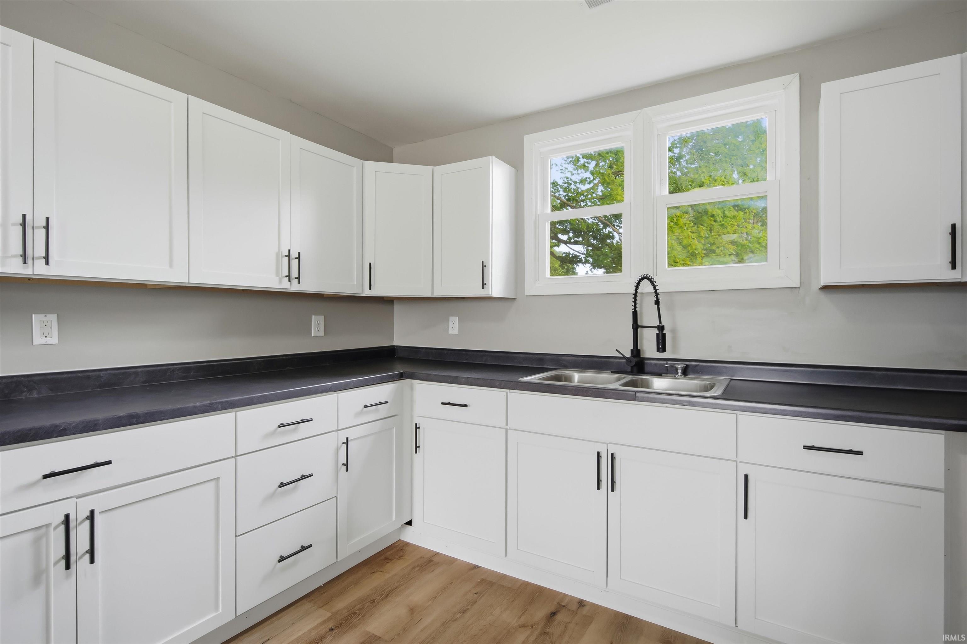 4th image of 117 S Barclay St, Fairmount, IN 46928 | MLS# 202628929