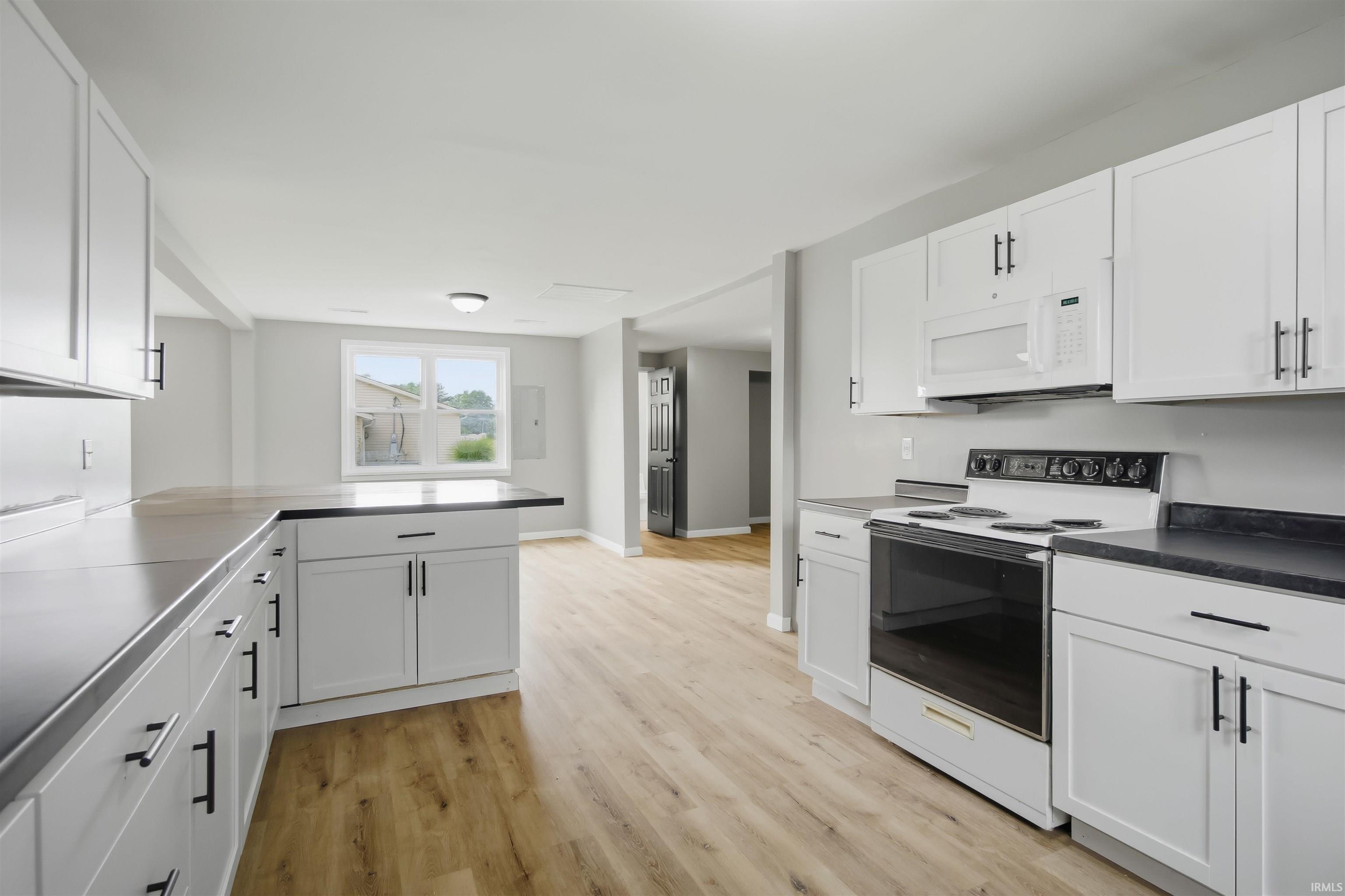 5th image of 117 S Barclay St, Fairmount, IN 46928 | MLS# 202628929