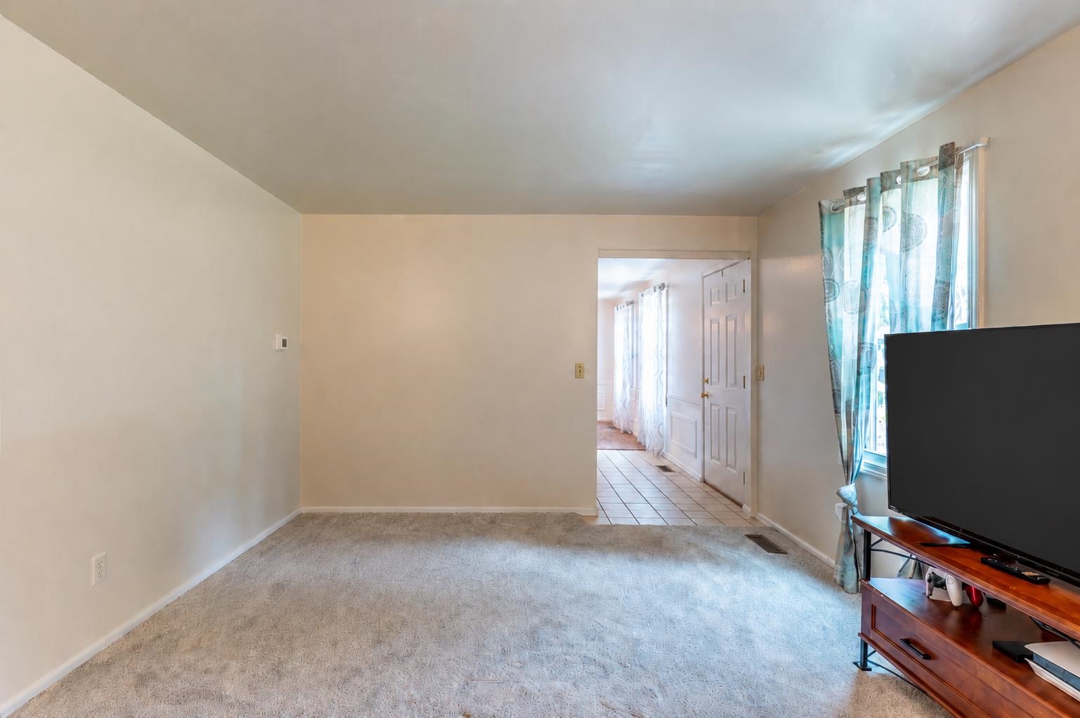 Photo 5 of 1100 Springhill Drive