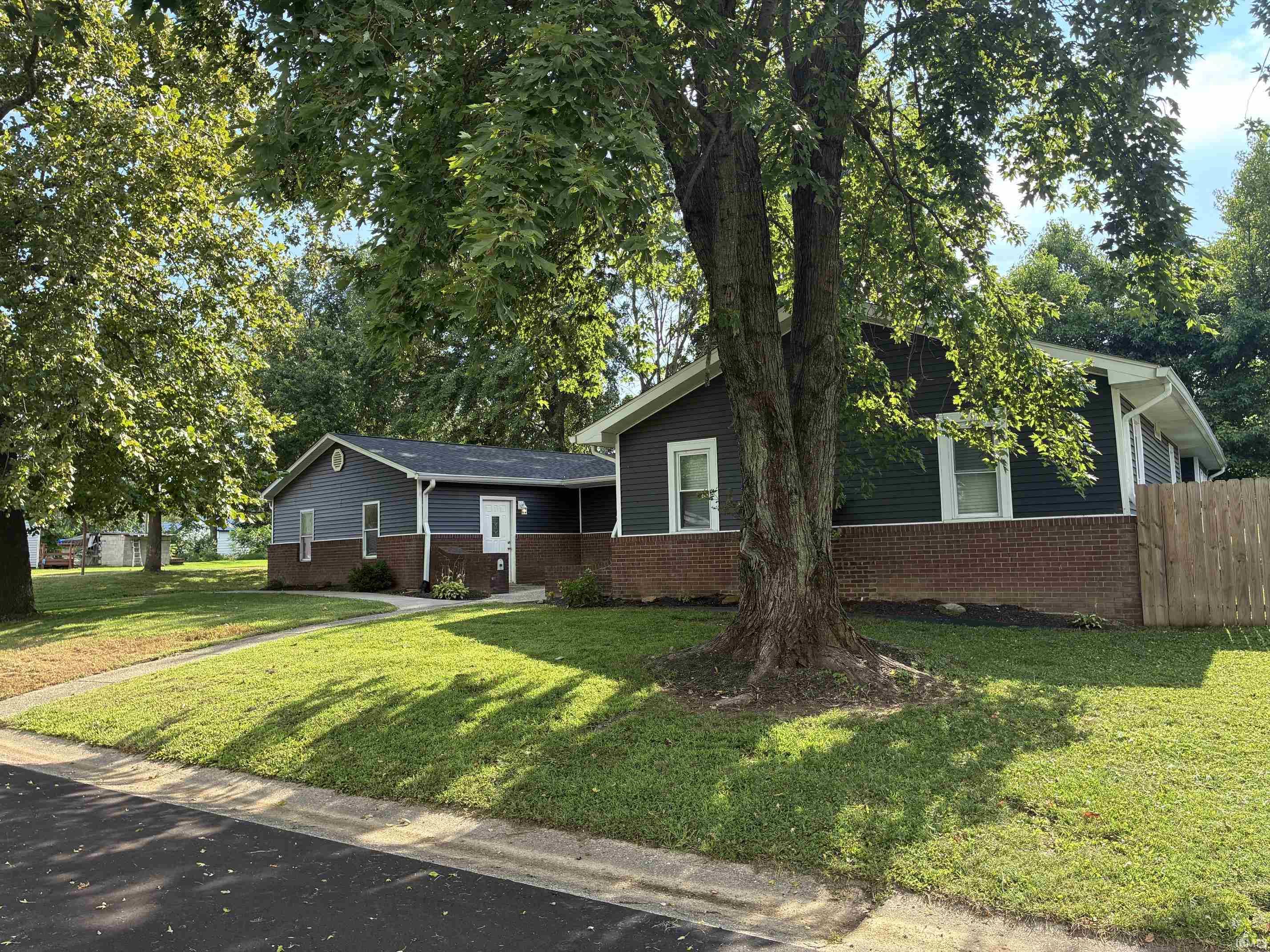 1st image of 608 Indiana St, Bicknell, IN 47512 | MLS# 202629171