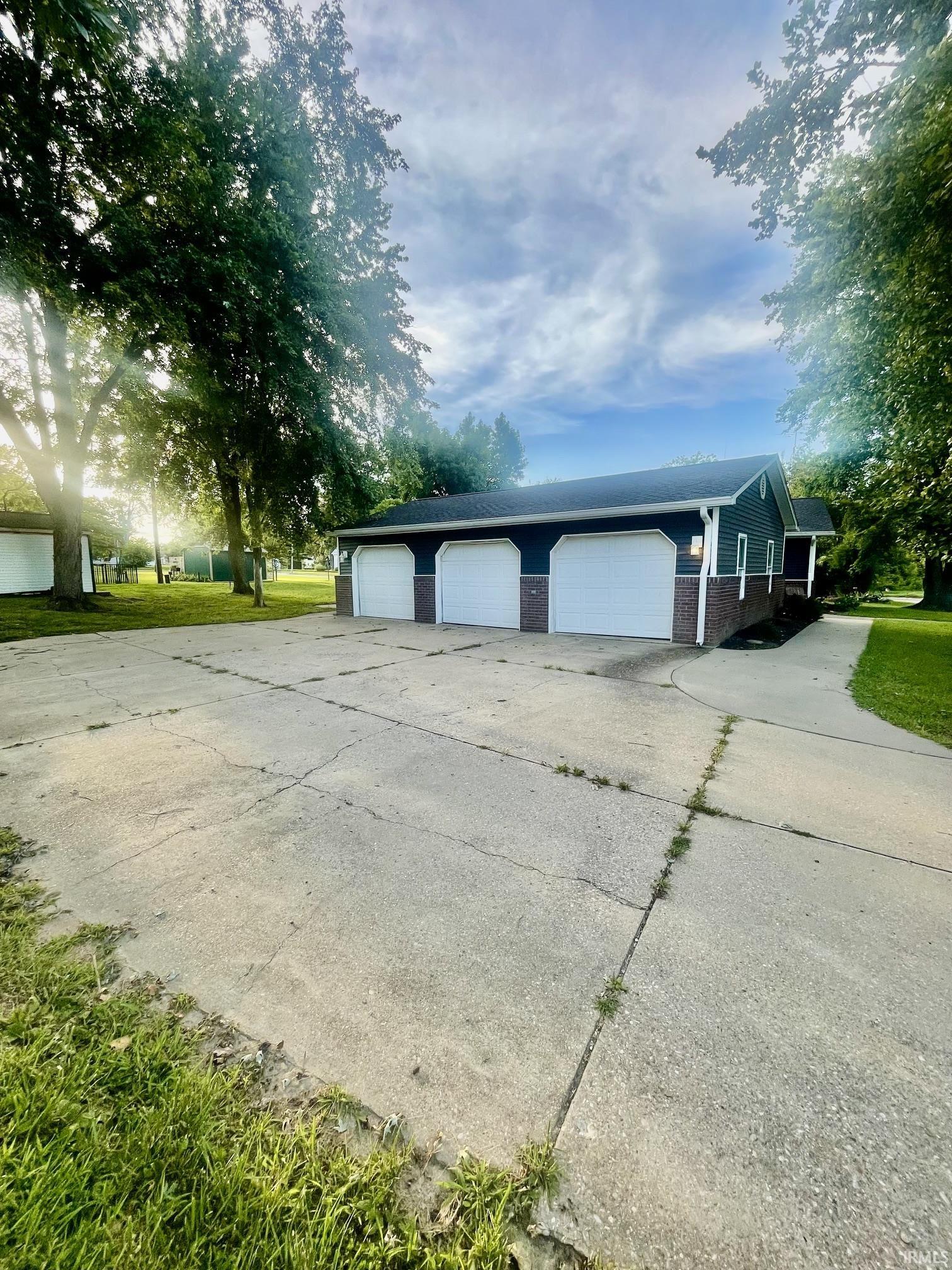 3rd image of 608 Indiana St, Bicknell, IN 47512 | MLS# 202629171