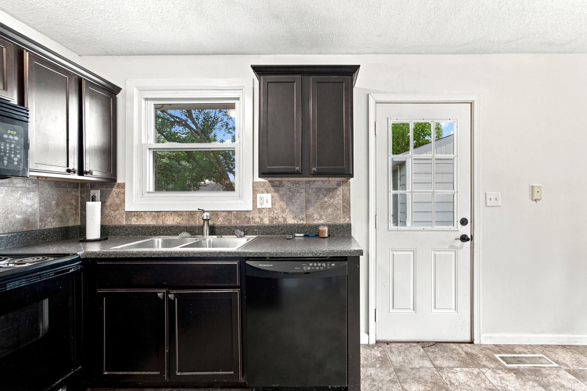3rd image of 2424 Oxford St, Lafayette, IN 47909 | MLS# 202629223
