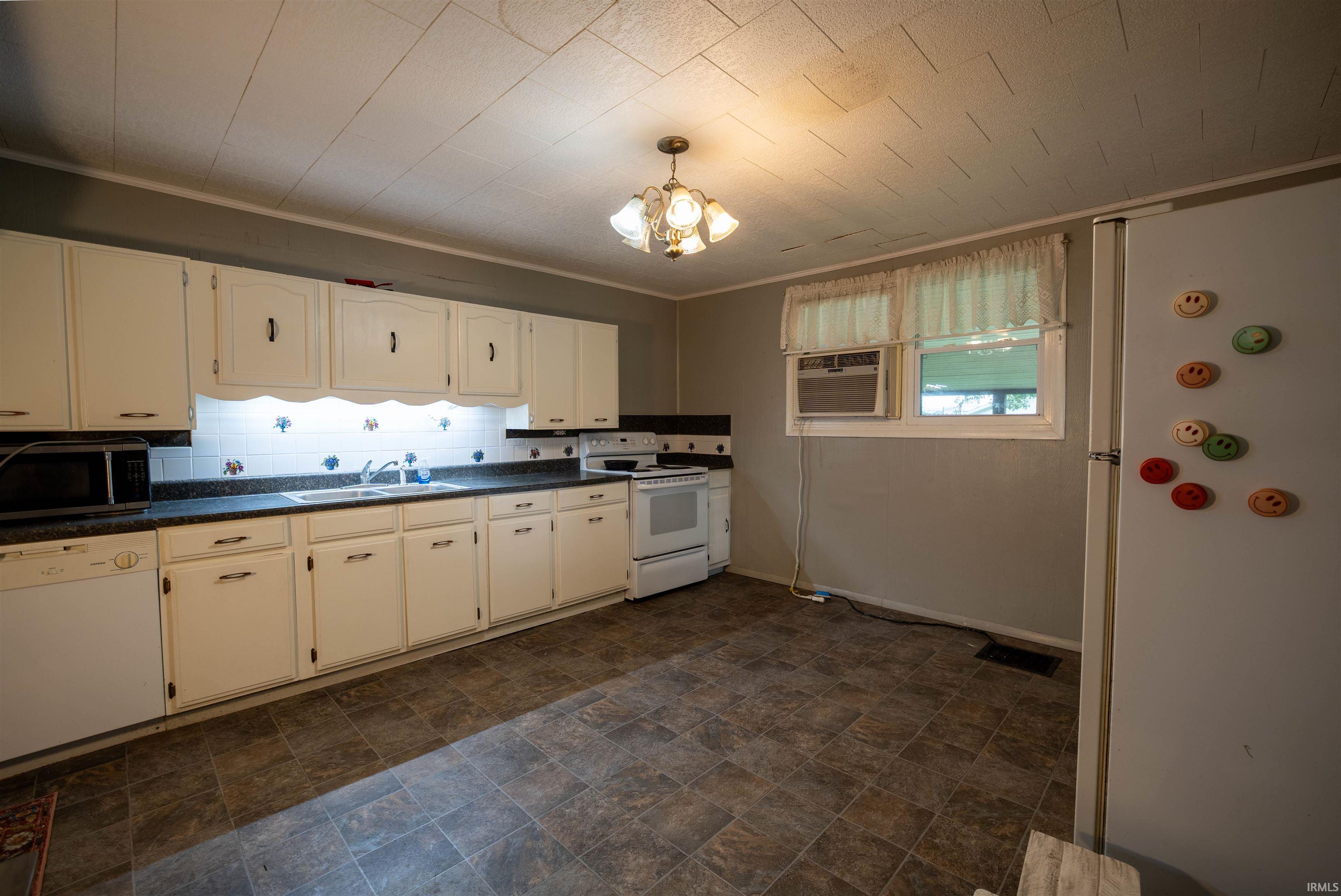 3rd image of 1302 E Sycamore St, Petersburg, IN 47567 | MLS# 202629248