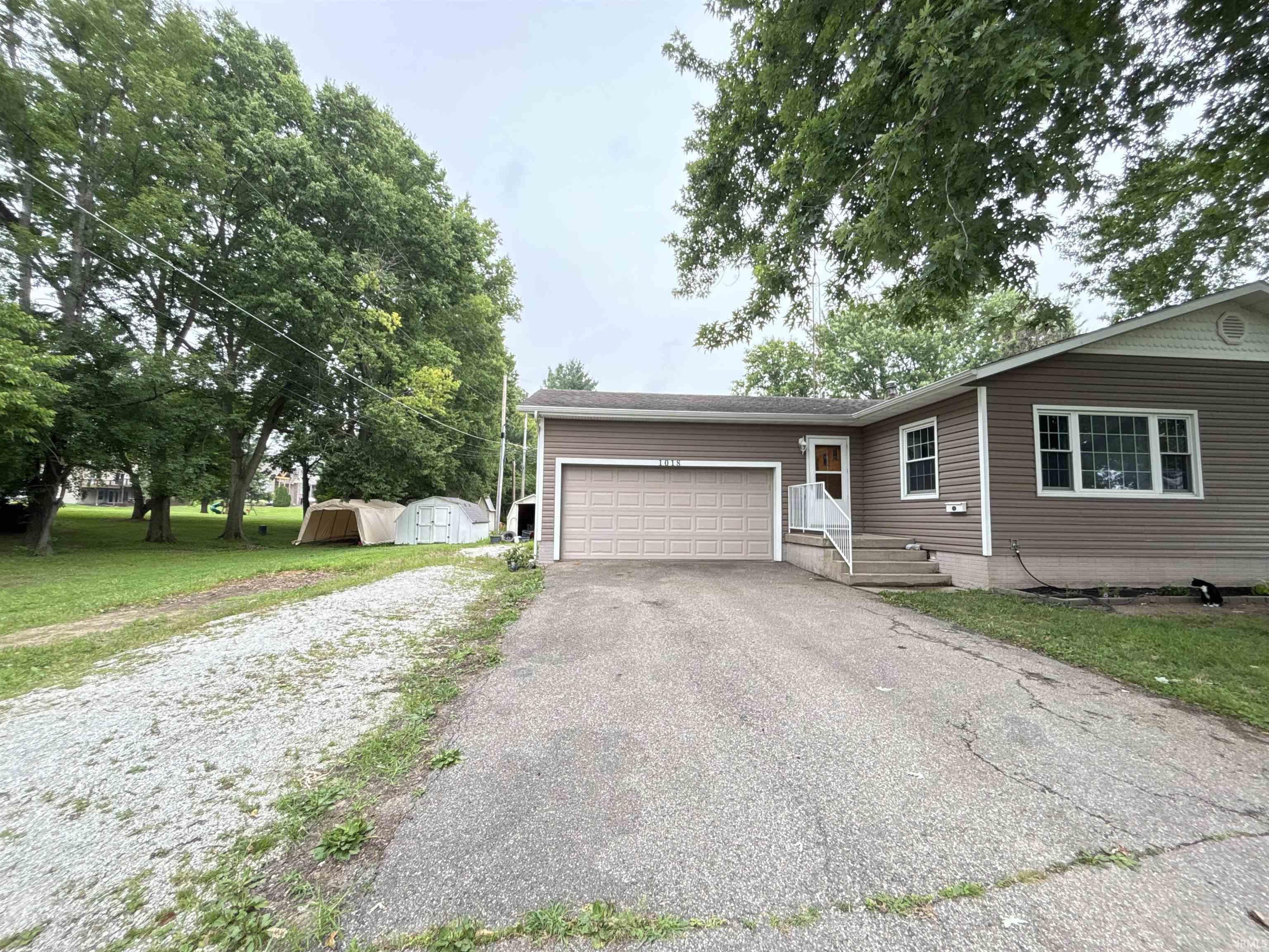2nd image of 1018 10th St, Covington, IN 47932 | MLS# 202629264