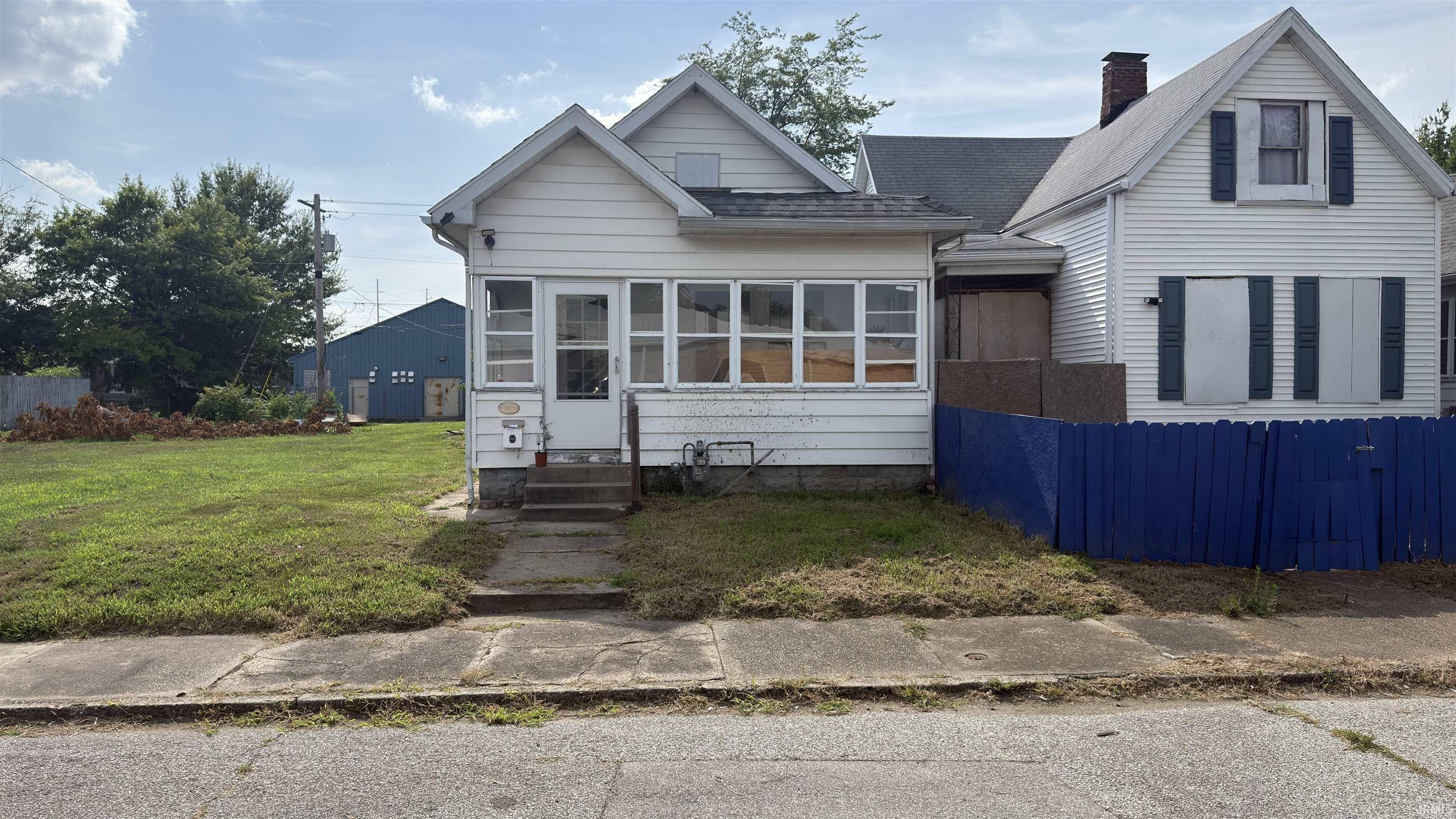 Homes for sale in Evansville, IN | 812 N Elliott St, Evansville, IN 47711 | MLS# 202629361