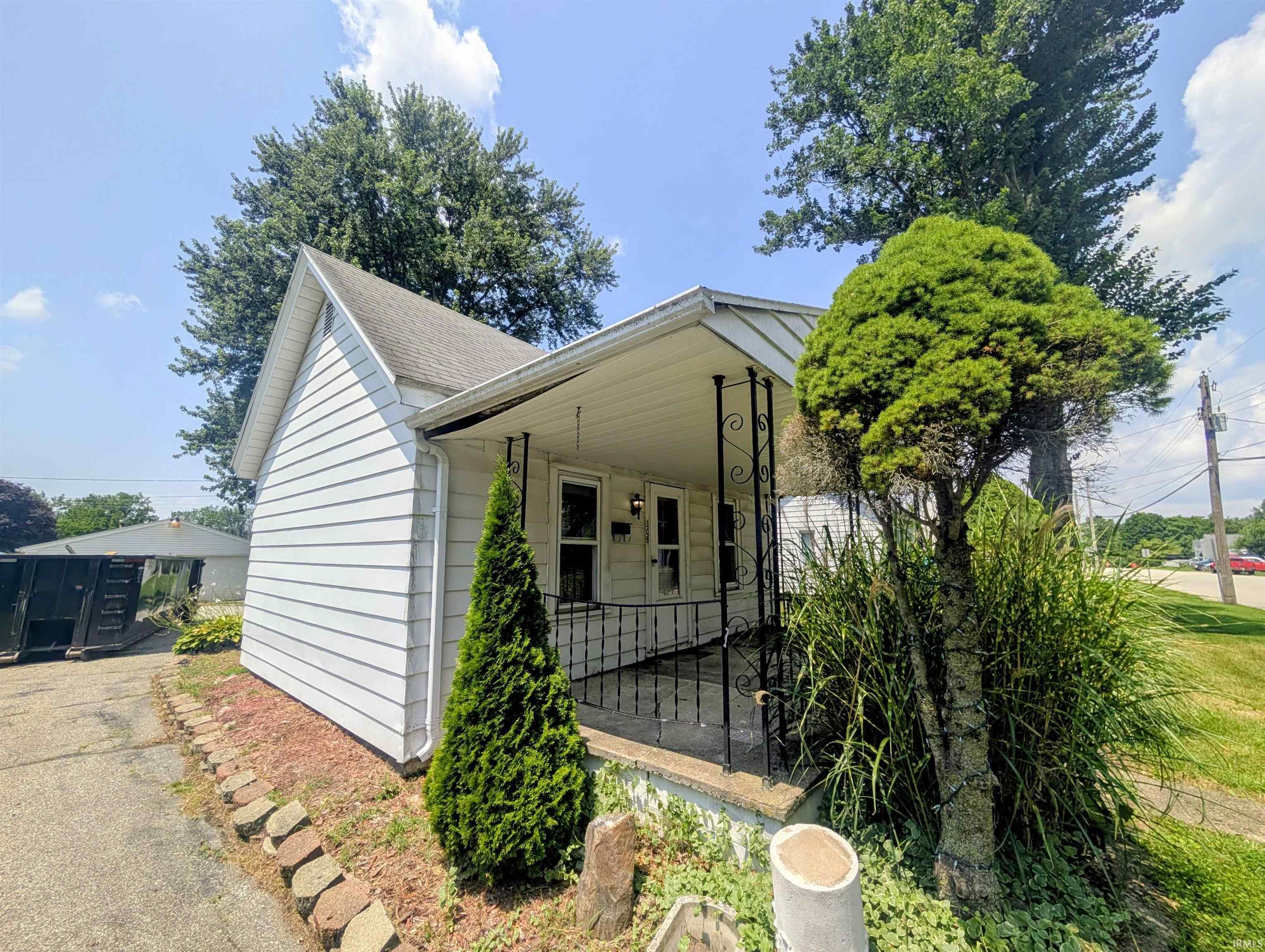 2nd image of 309 S Main St, Lakeville, IN 46536 | MLS# 202629401