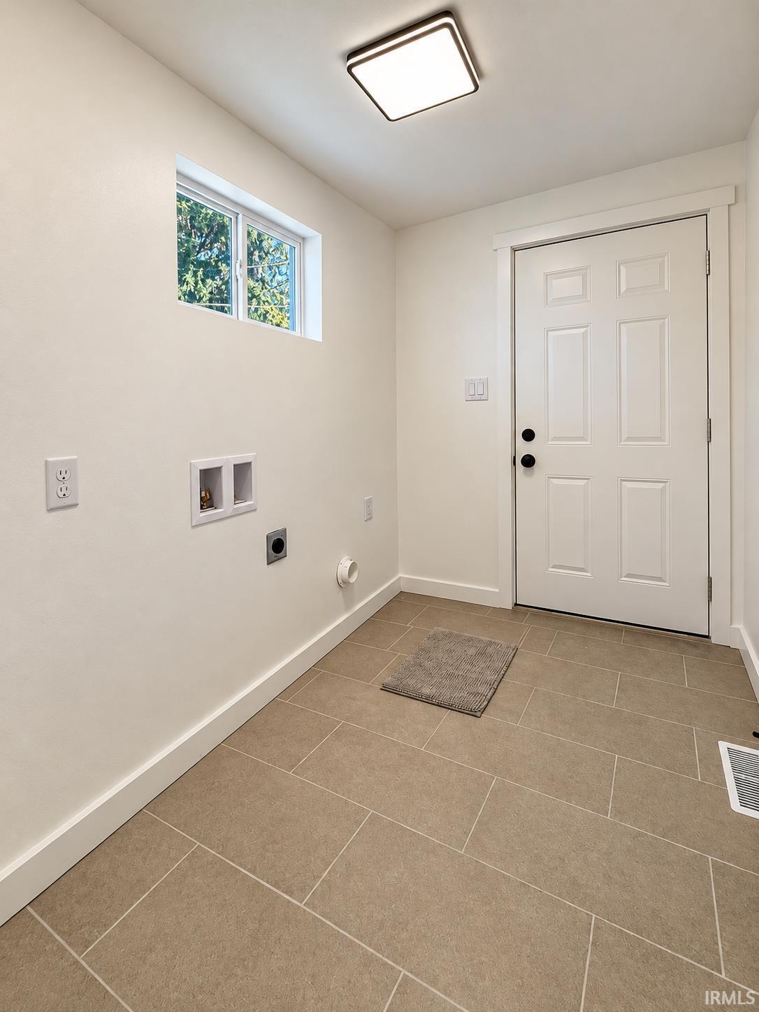 Photo 4 of Single family home for sale at 121 E Memorial Dr, Muncie, IN 47302 | MLS# 202629446 | Listing updated on 2026-10-20