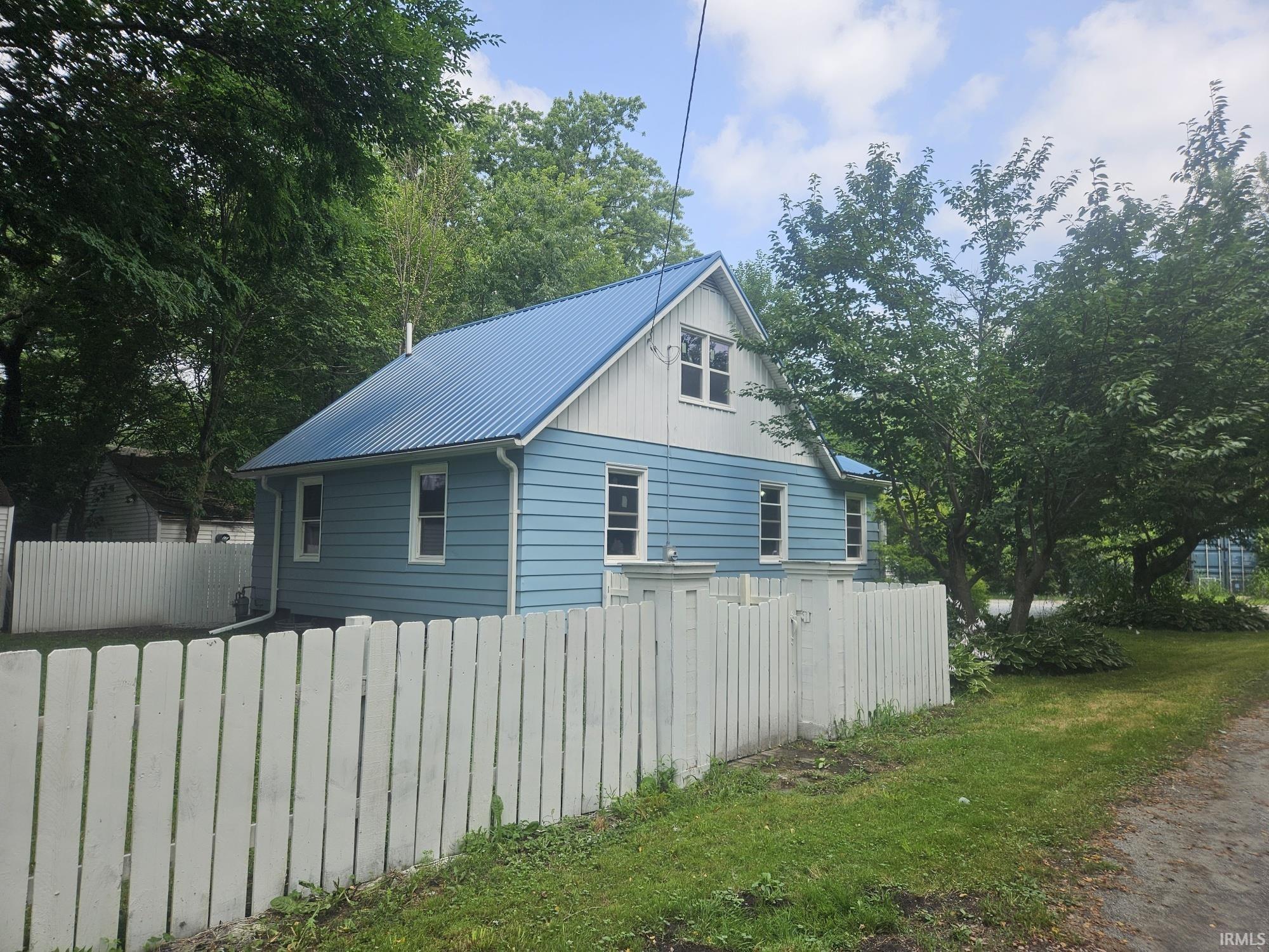 4th image of 8416 E Lindstrom Ln, New Carlisle, IN 46552 | MLS# 202629492