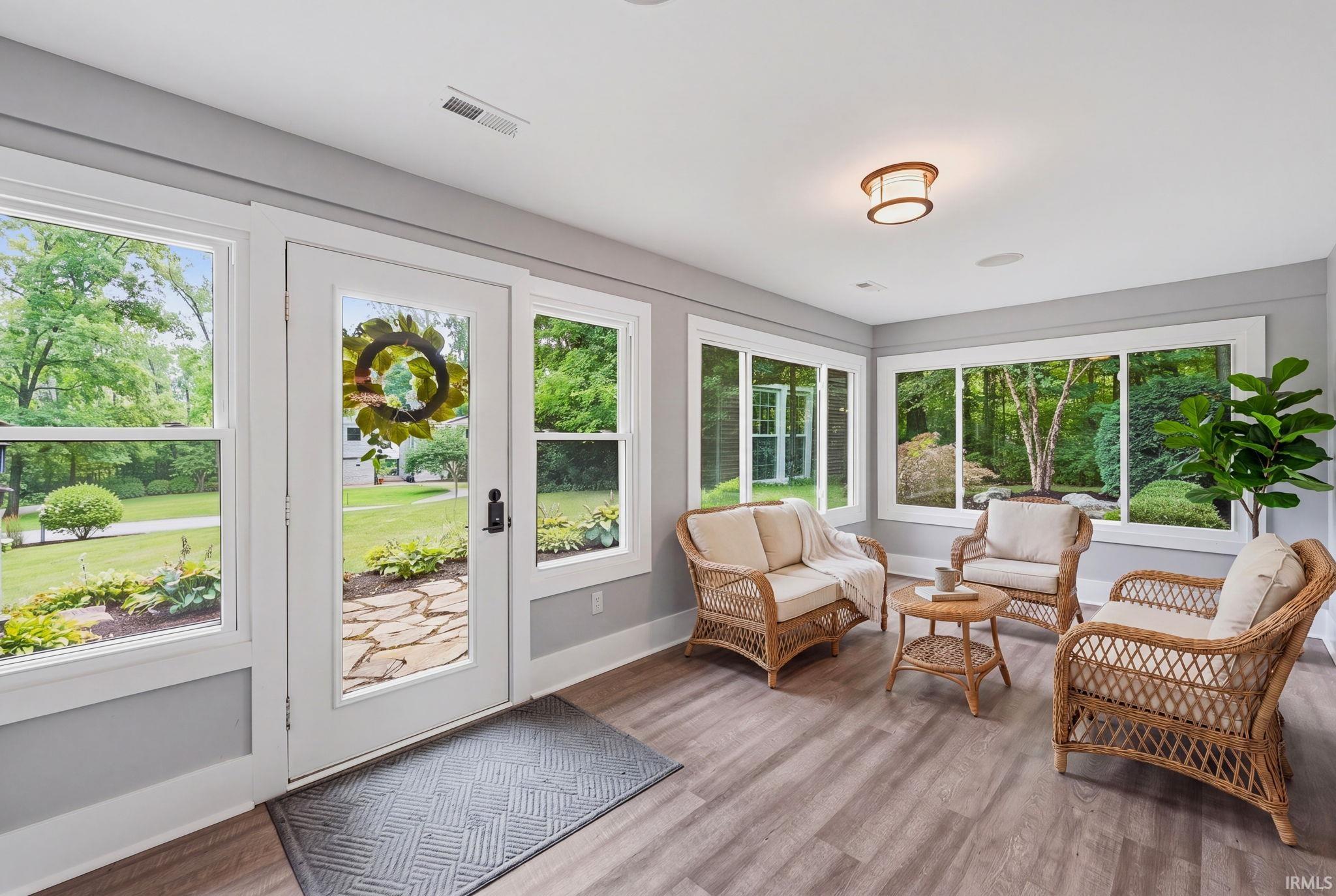 Photo 4 of 9904 Circlewood Drive