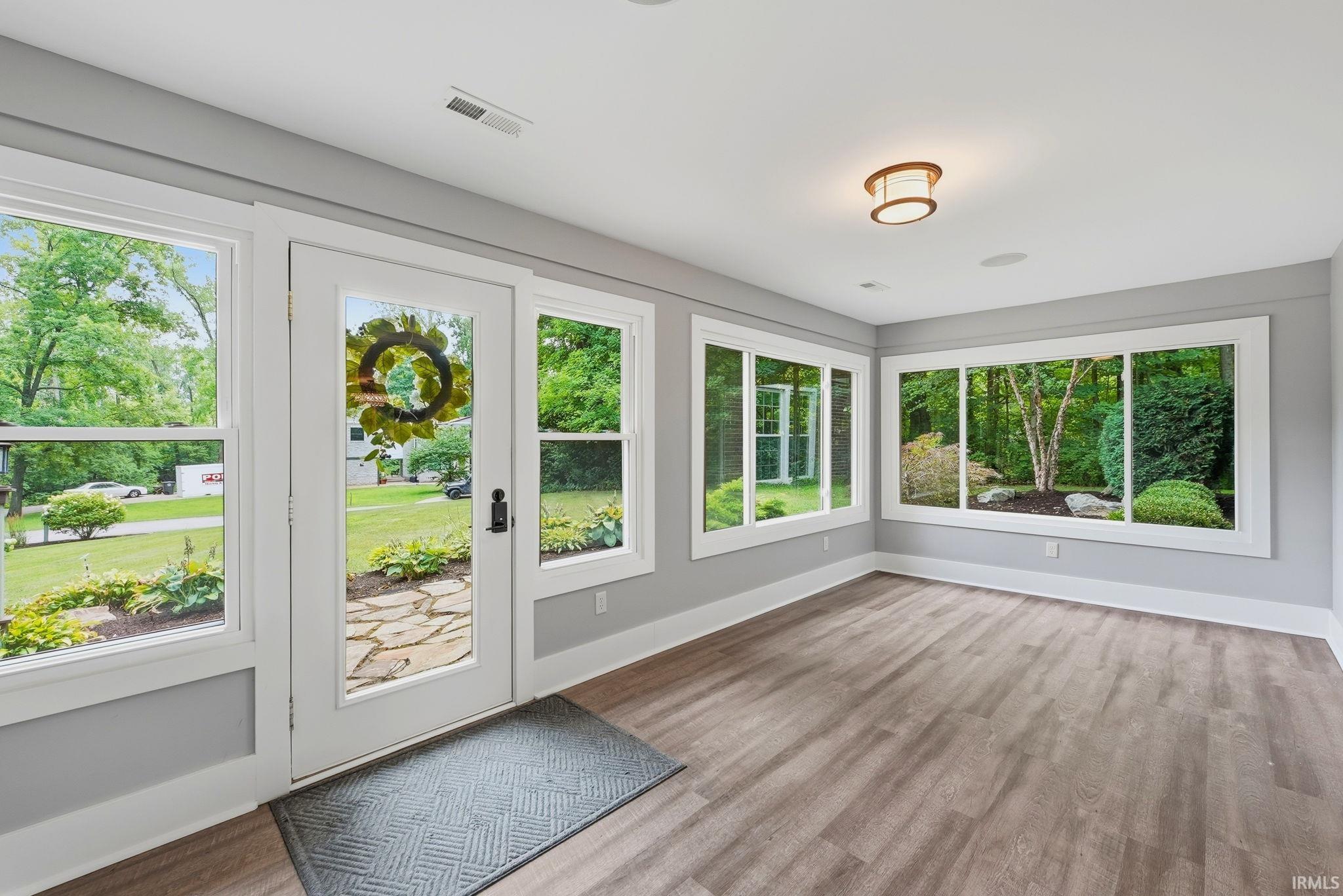 Photo 5 of 9904 Circlewood Drive
