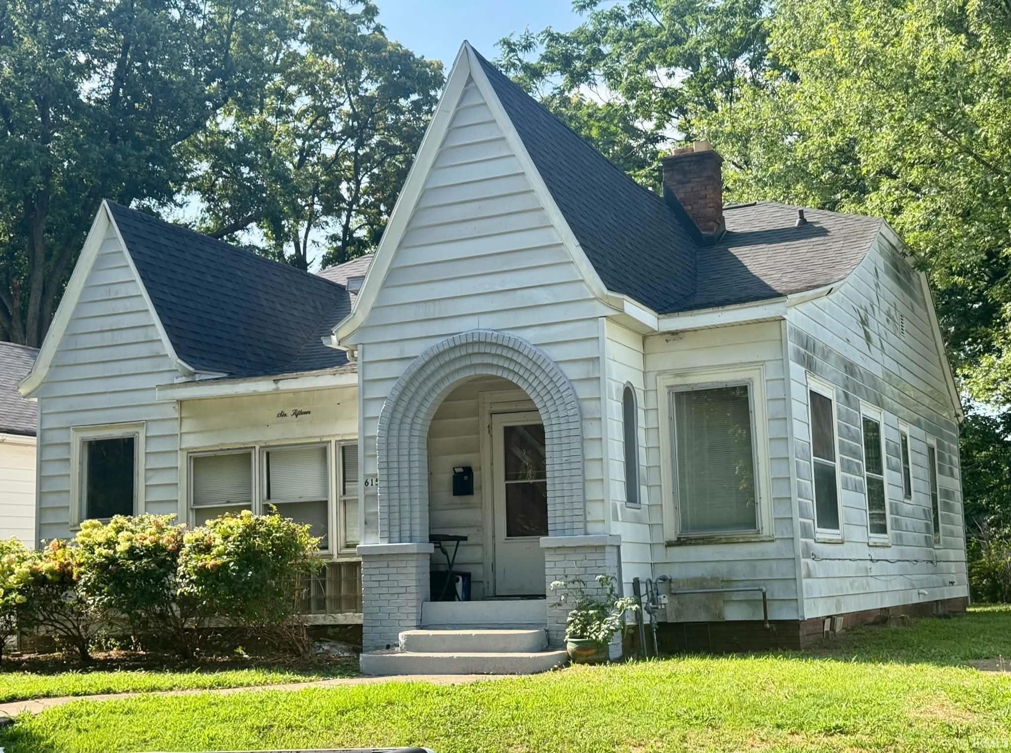 Homes for sale in Evansville, IN | 615 Jackson Ave, Evansville, IN 47713 | MLS# 202629608