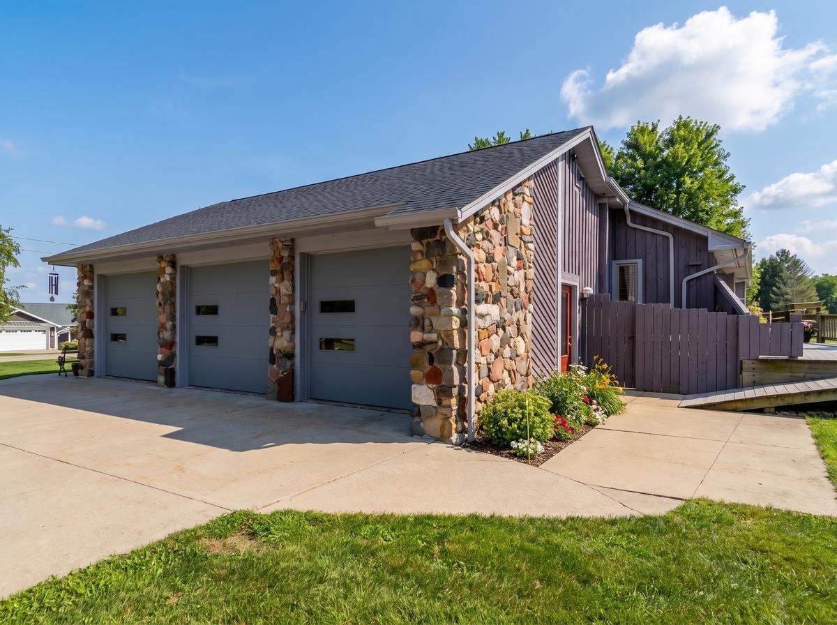 2nd image of 60 Penner Dr, Fremont, IN 46737 | MLS# 202629700