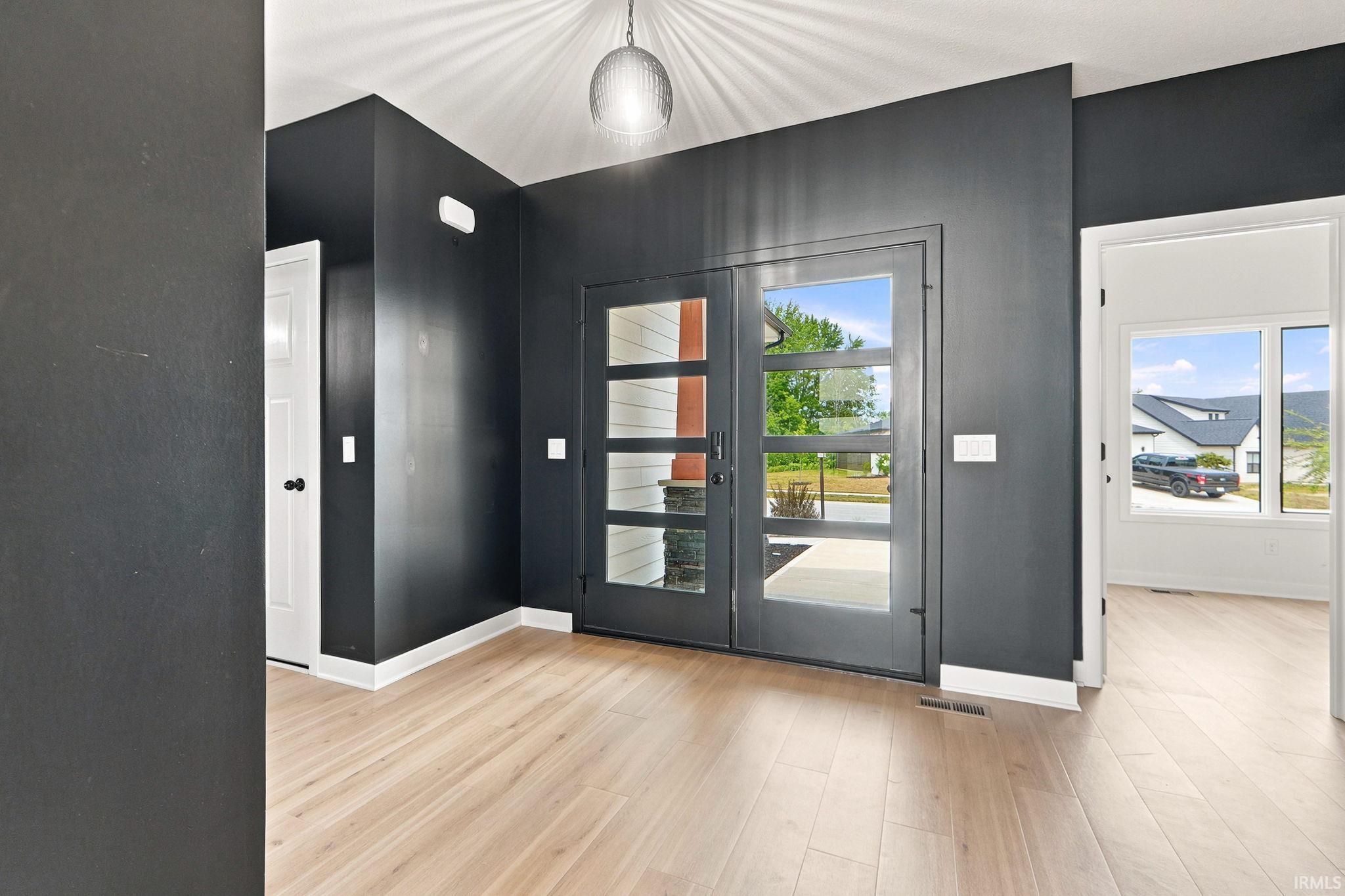 3rd image of 576 Sandringham Pass, Fort Wayne, IN 46845 | MLS# 202629807
