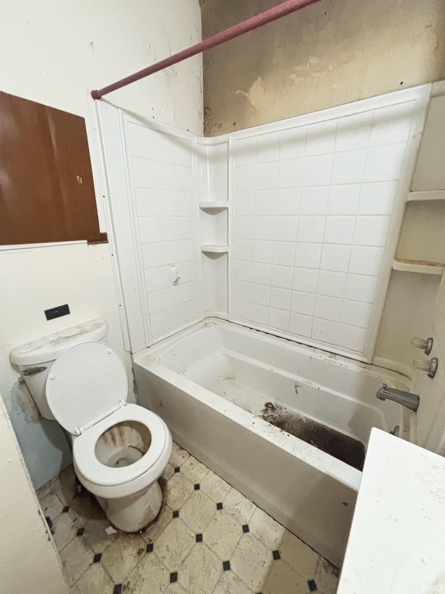 4th image of 108 E Shipping St, Edwardsport, IN 47528 | MLS# 202629901