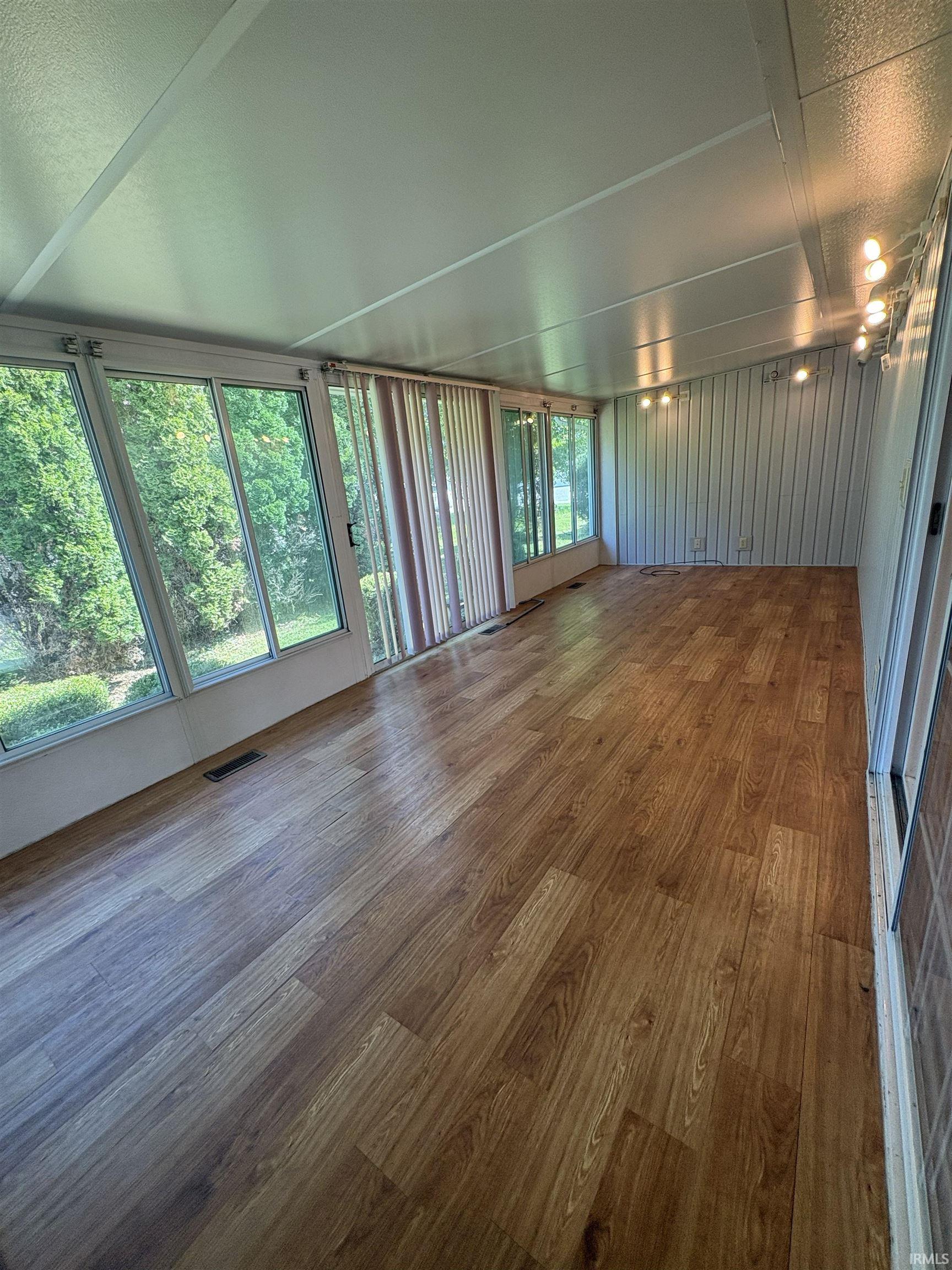 19th image of 215 N 1st St, Upland, IN 46989 | MLS# 202629956