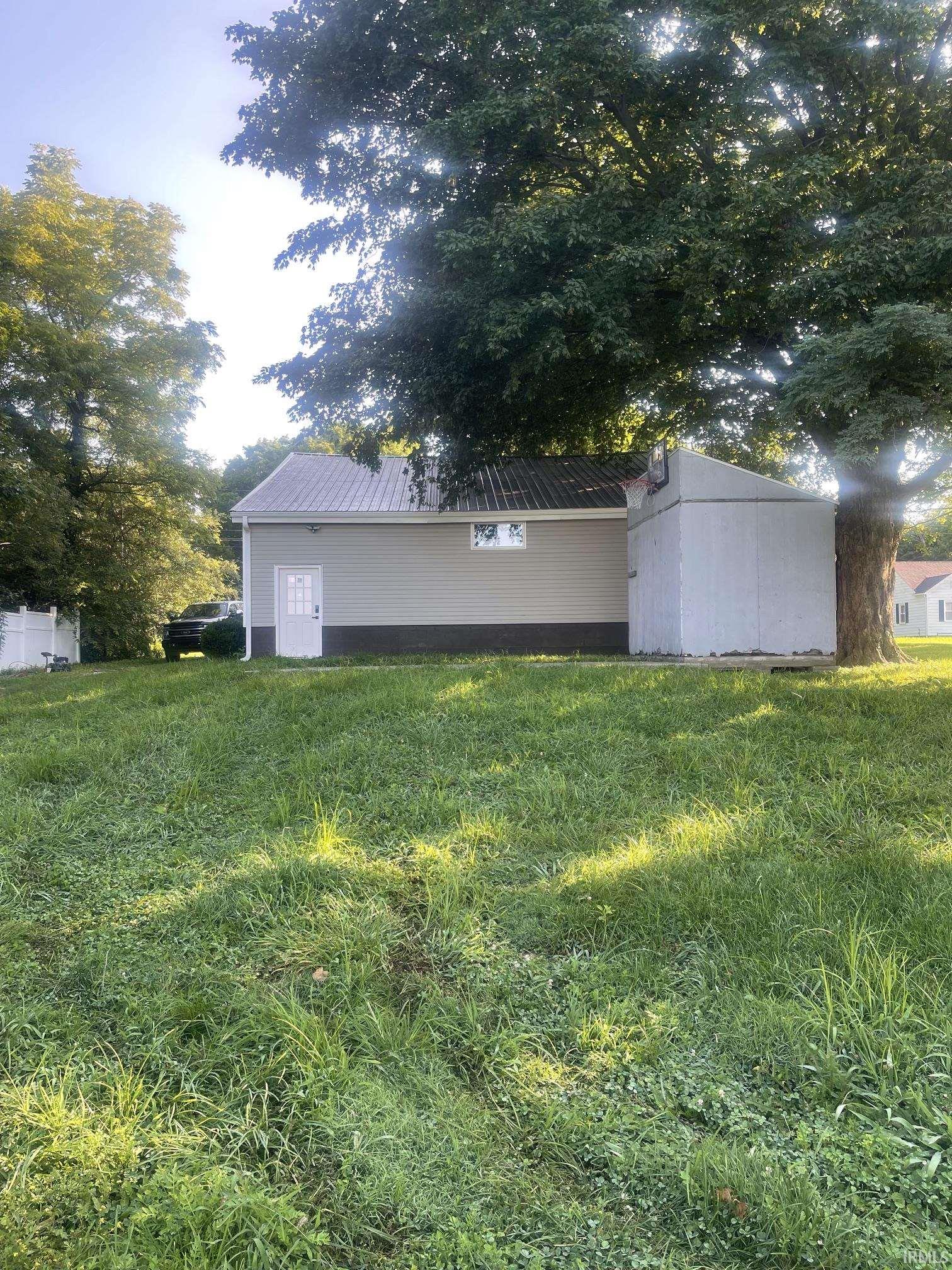 10th image of 609 W Main St, Bruceville, IN 47516 | MLS# 202630040