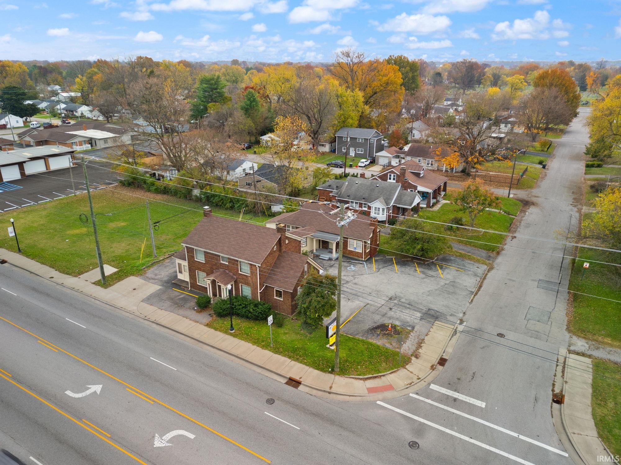 3rd image of 1302 E 10Th St, Jeffersonville, IN 47130 | MLS# 202630292
