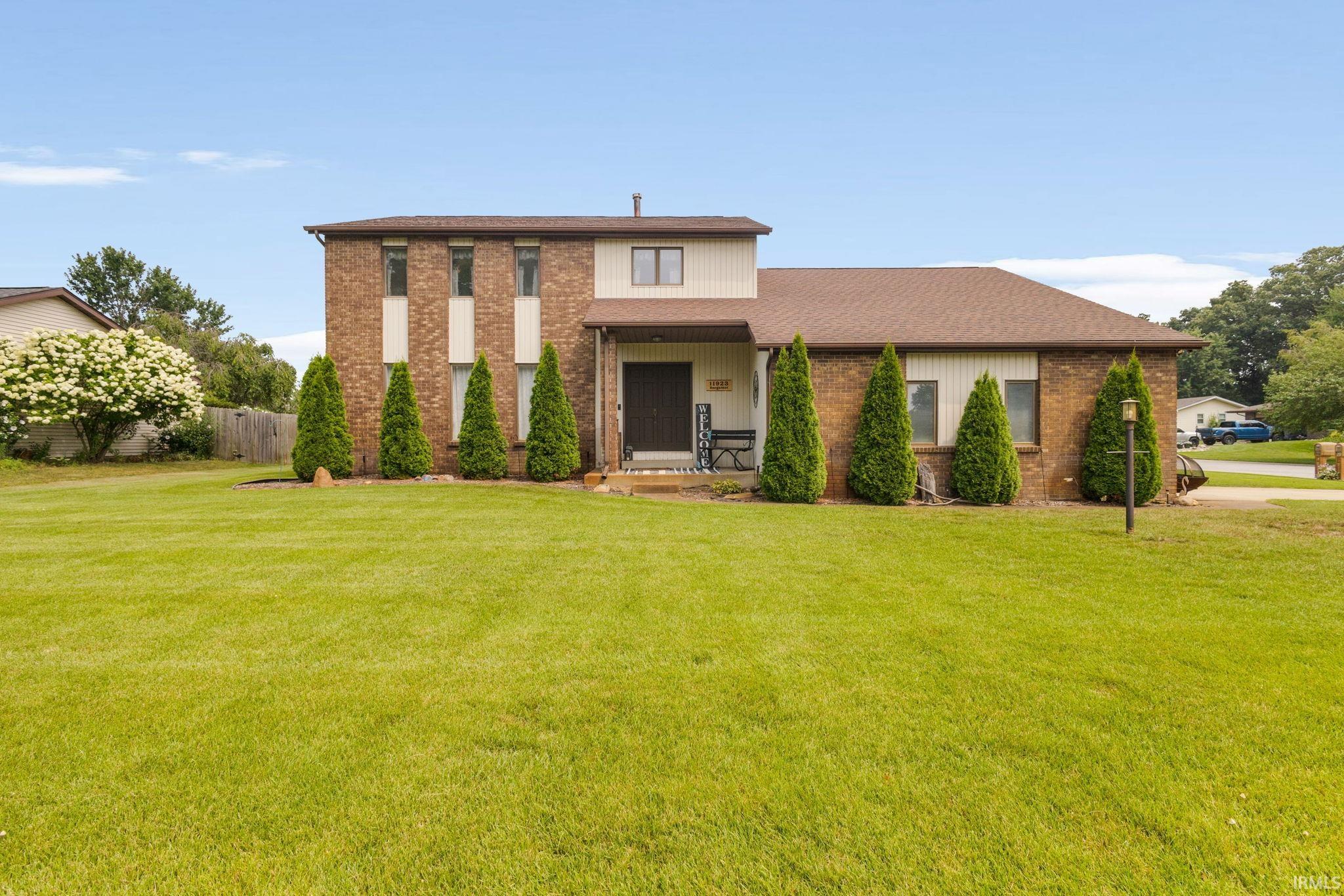 Homes for sale in Granger, IN | 11923 Bergamot Dr, Granger, IN 46530 | MLS# 202630380