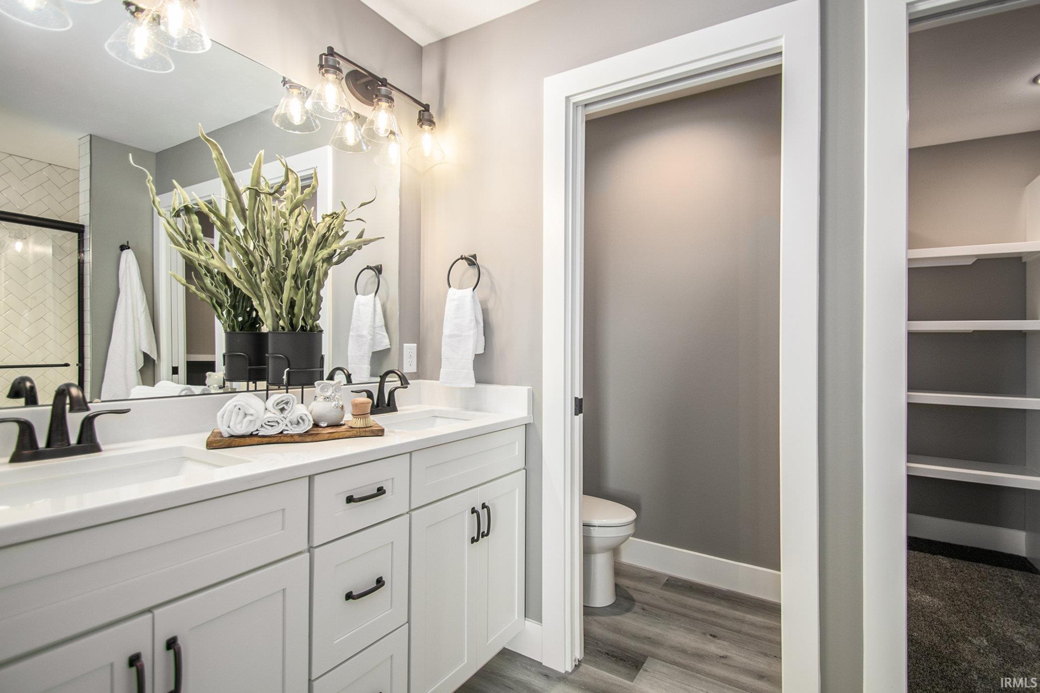 FOR ILLUSTRATIVE PURPOSES. PHOTO IS OF MODEL HOME WITH SIMILAR FLOOR PLAN.